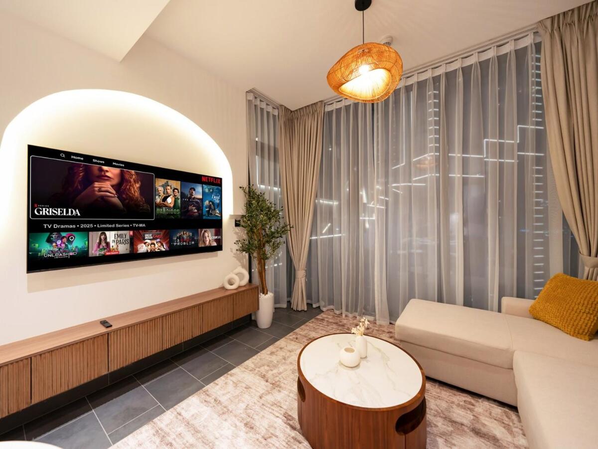 Royal Vista - Stunning Boho Style 1BR with 5 Star Amenities