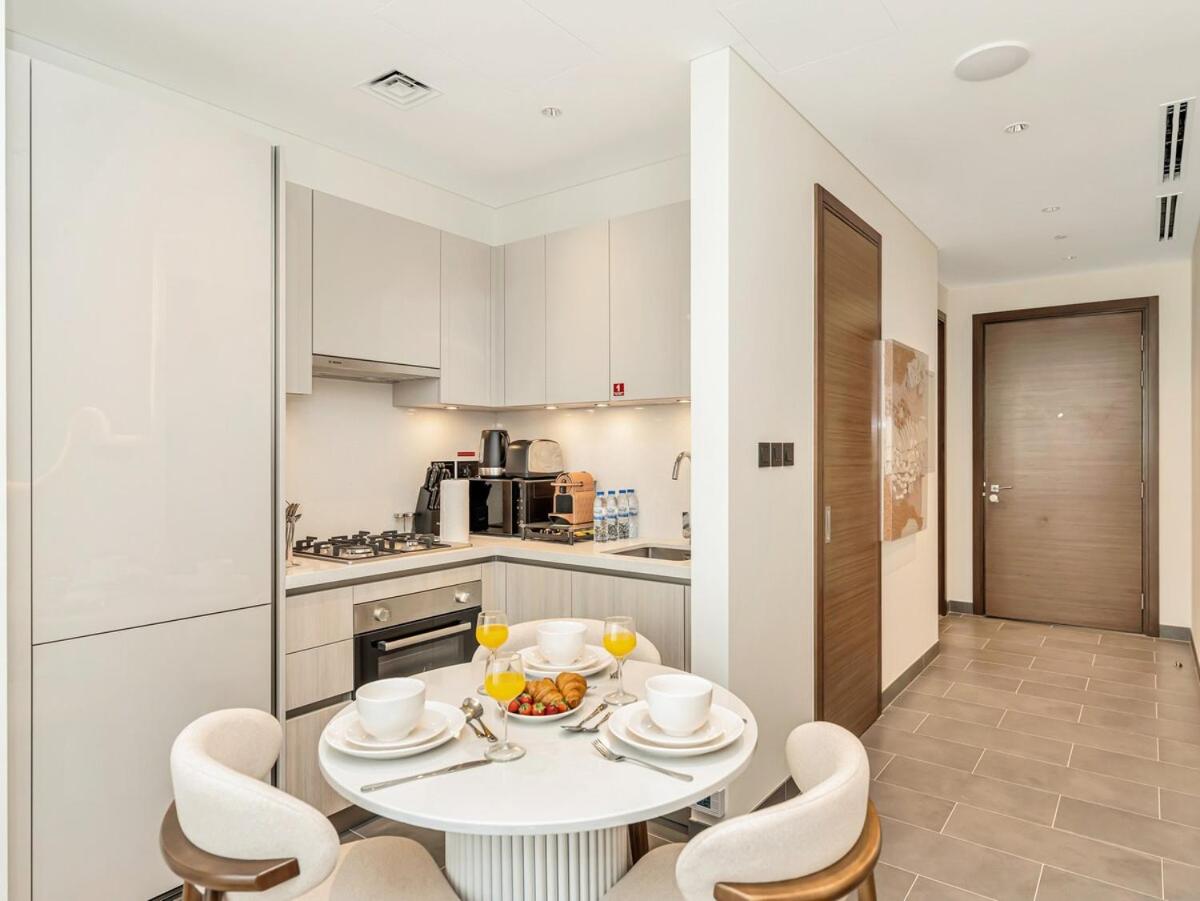 Royal Vista - Stunning Boho Style 1BR with 5 Star Amenities