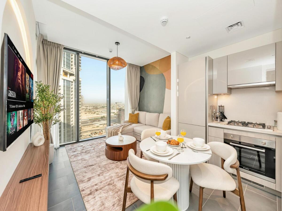 Royal Vista - Stunning Boho Style 1BR with 5 Star Amenities