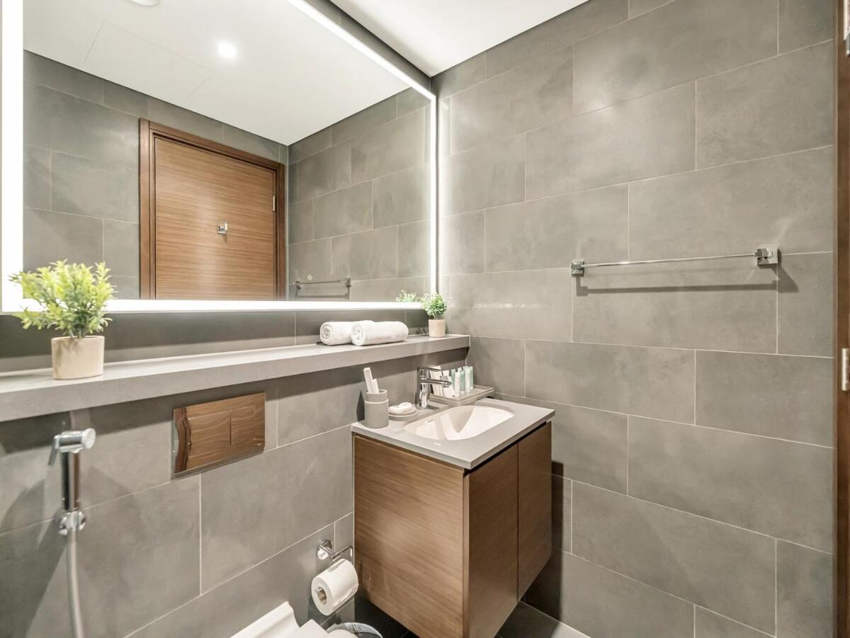 Royal Vista - Stunning Boho Style 1BR with 5 Star Amenities