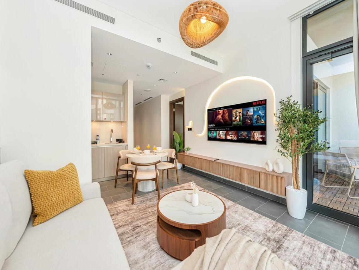 Royal Vista - Stunning Boho Style 1BR with 5 Star Amenities