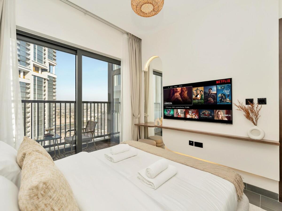 Royal Vista - Stunning Boho Style 1BR with 5 Star Amenities