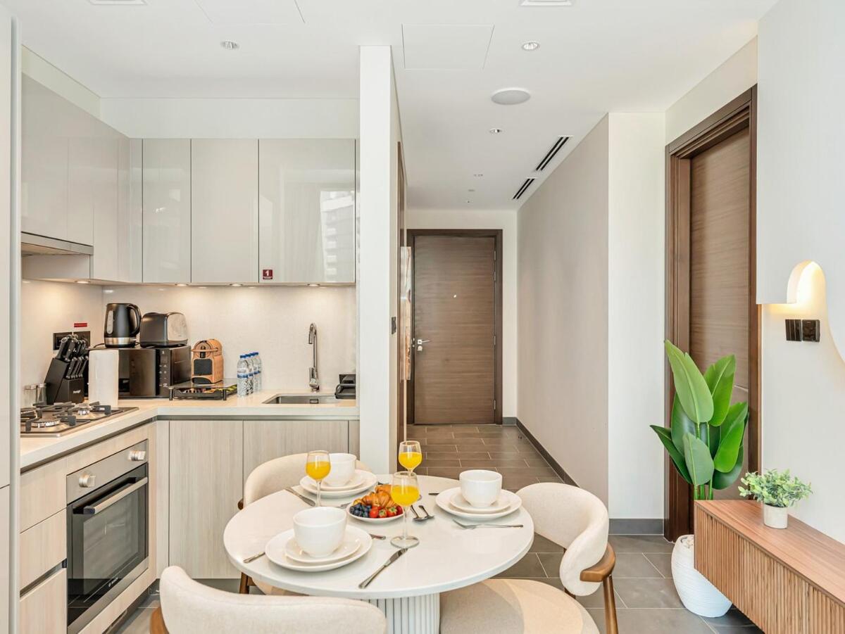Royal Vista - Stunning Boho Style 1BR with 5 Star Amenities