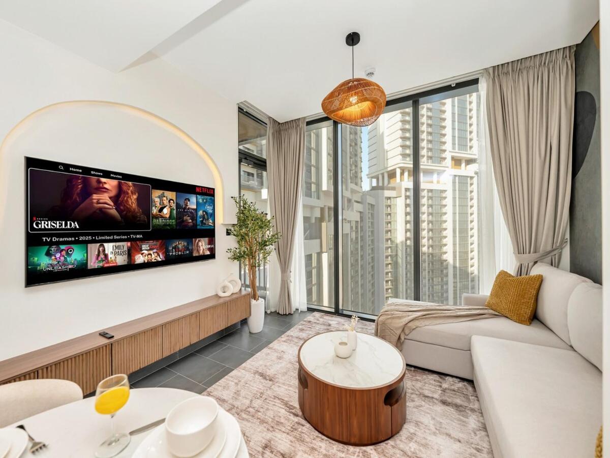Royal Vista - Stunning Boho Style 1BR with 5 Star Amenities