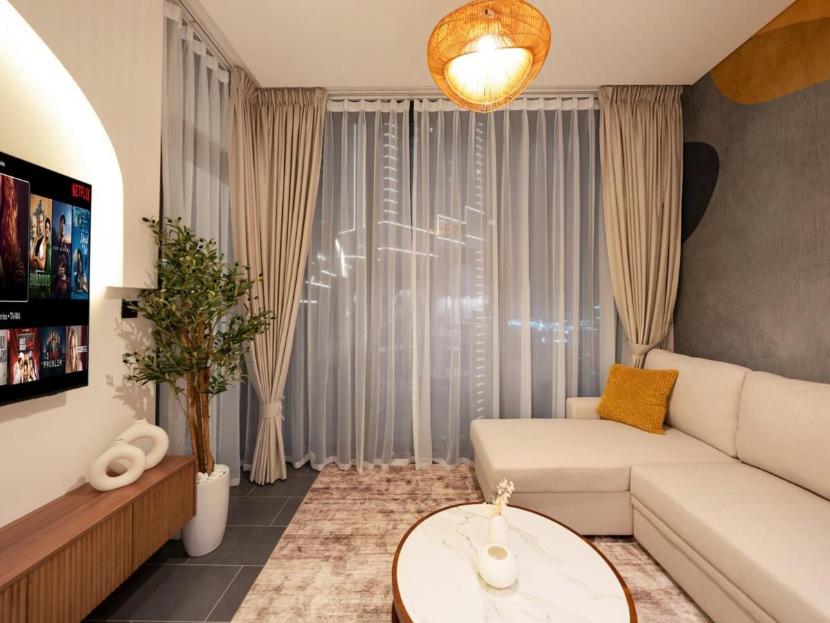 Royal Vista - Stunning Boho Style 1BR with 5 Star Amenities
