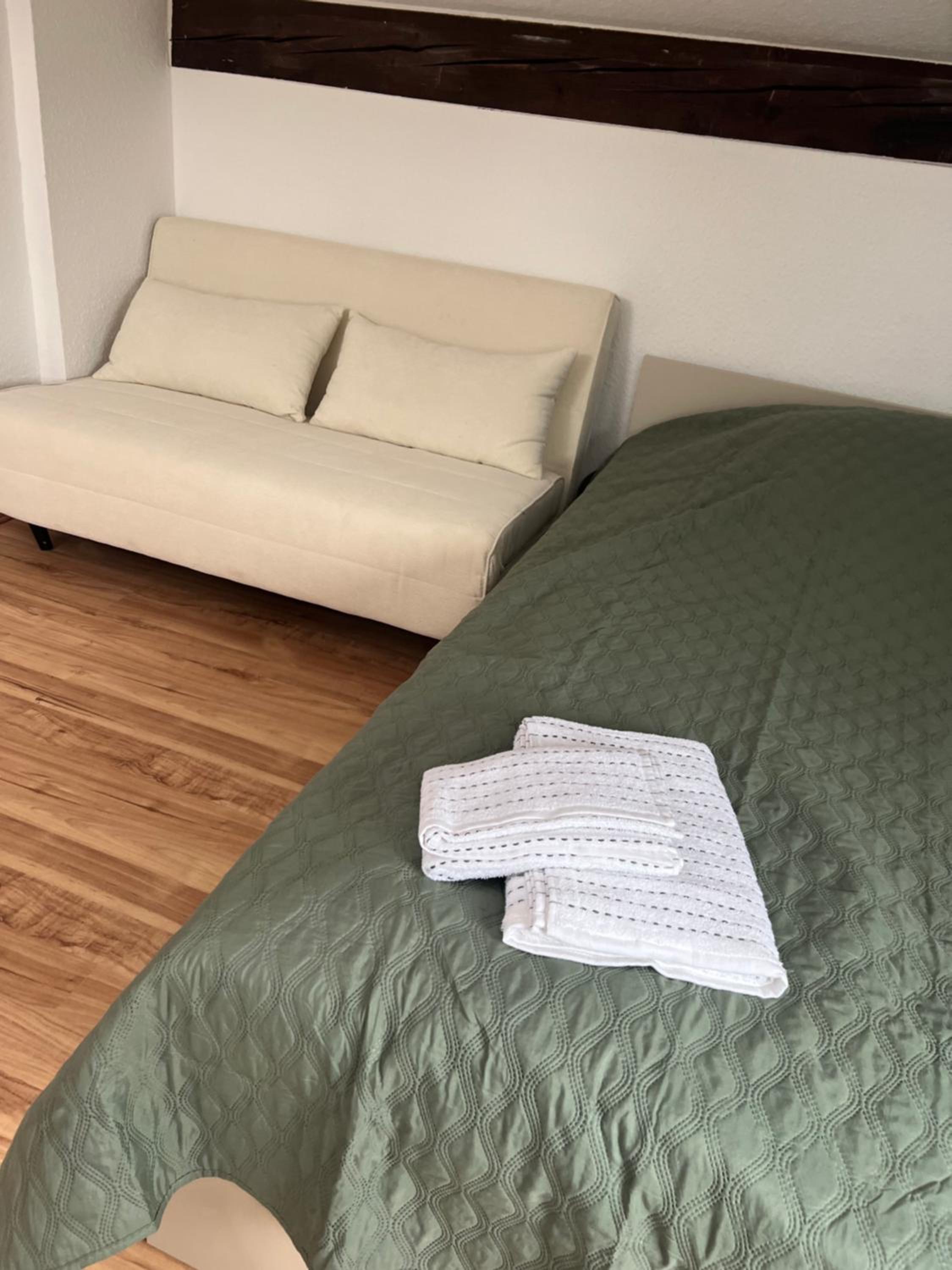 Bakirs Village - Zimmer Vollmöbliert im schönen Taunus