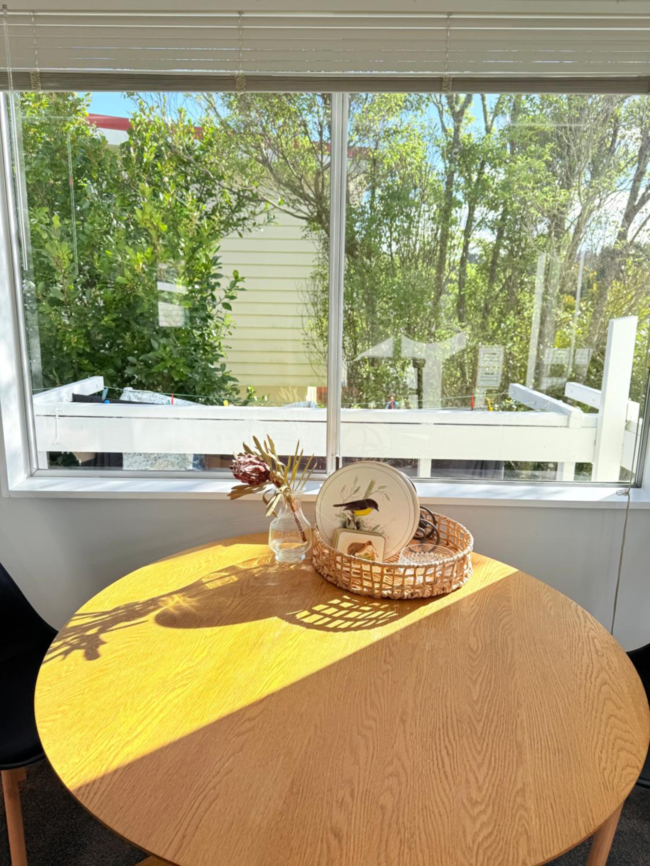 Renovated Entire 2BR Flat, Comfort, Scenic Views, Free Parking & 10 min to Ferry