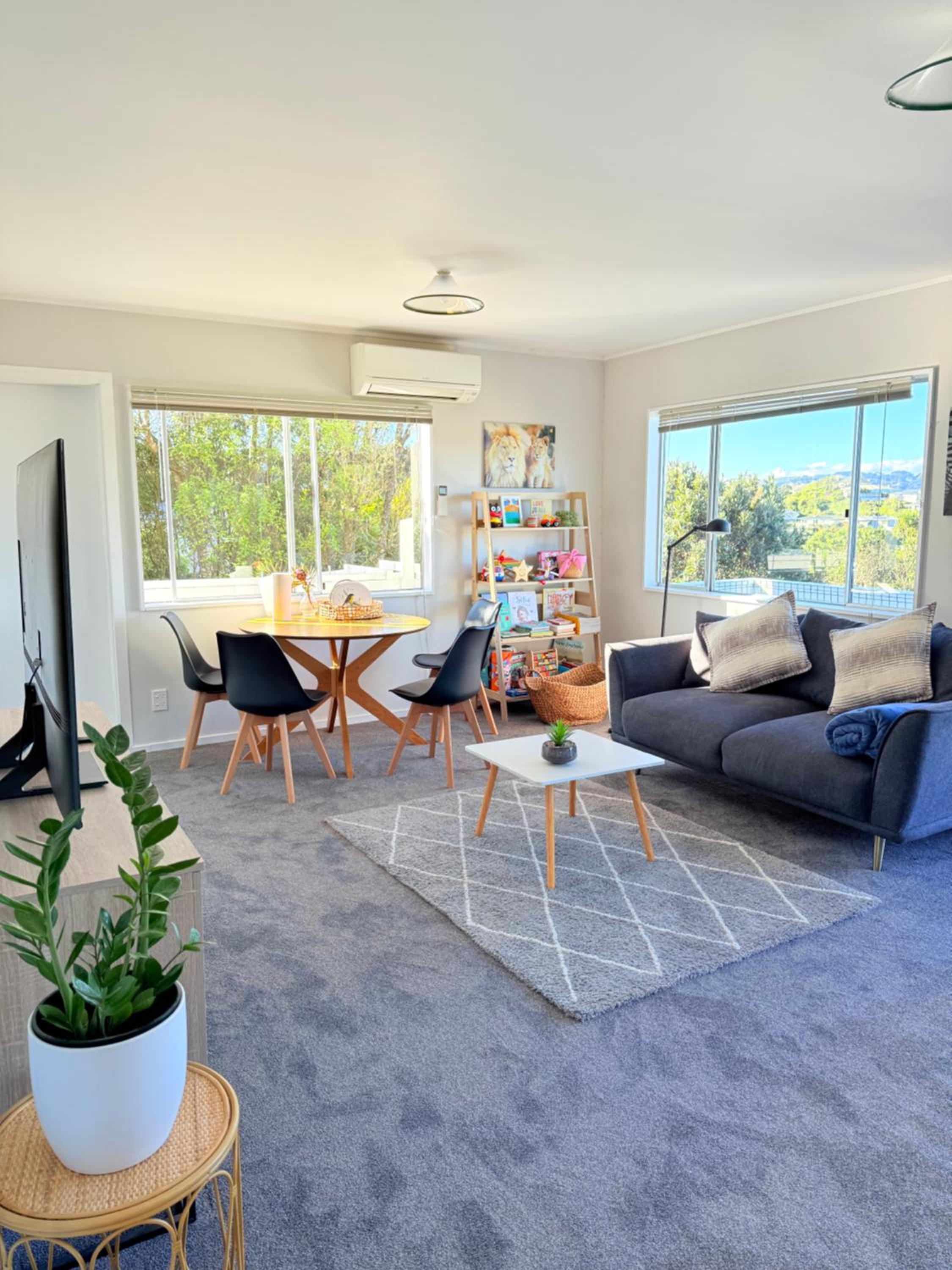 Renovated Entire 2BR Flat, Comfort, Scenic Views, Free Parking & 10 min to Ferry
