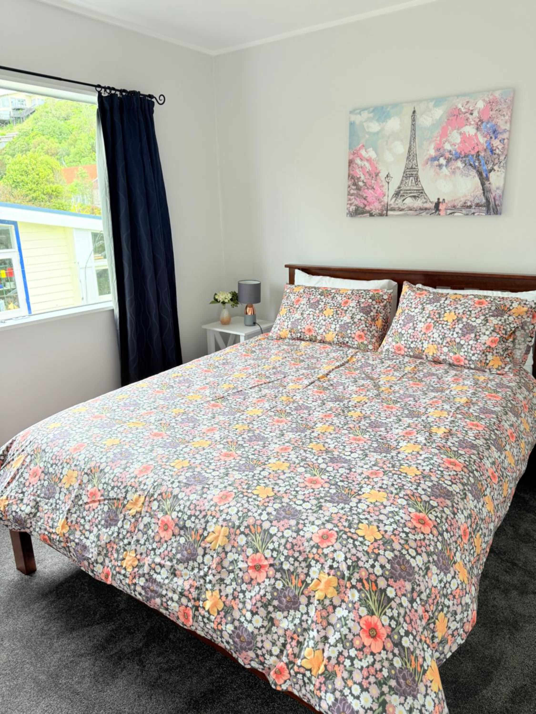 Renovated Entire 2BR Flat, Comfort, Scenic Views, Free Parking & 10 min to Ferry