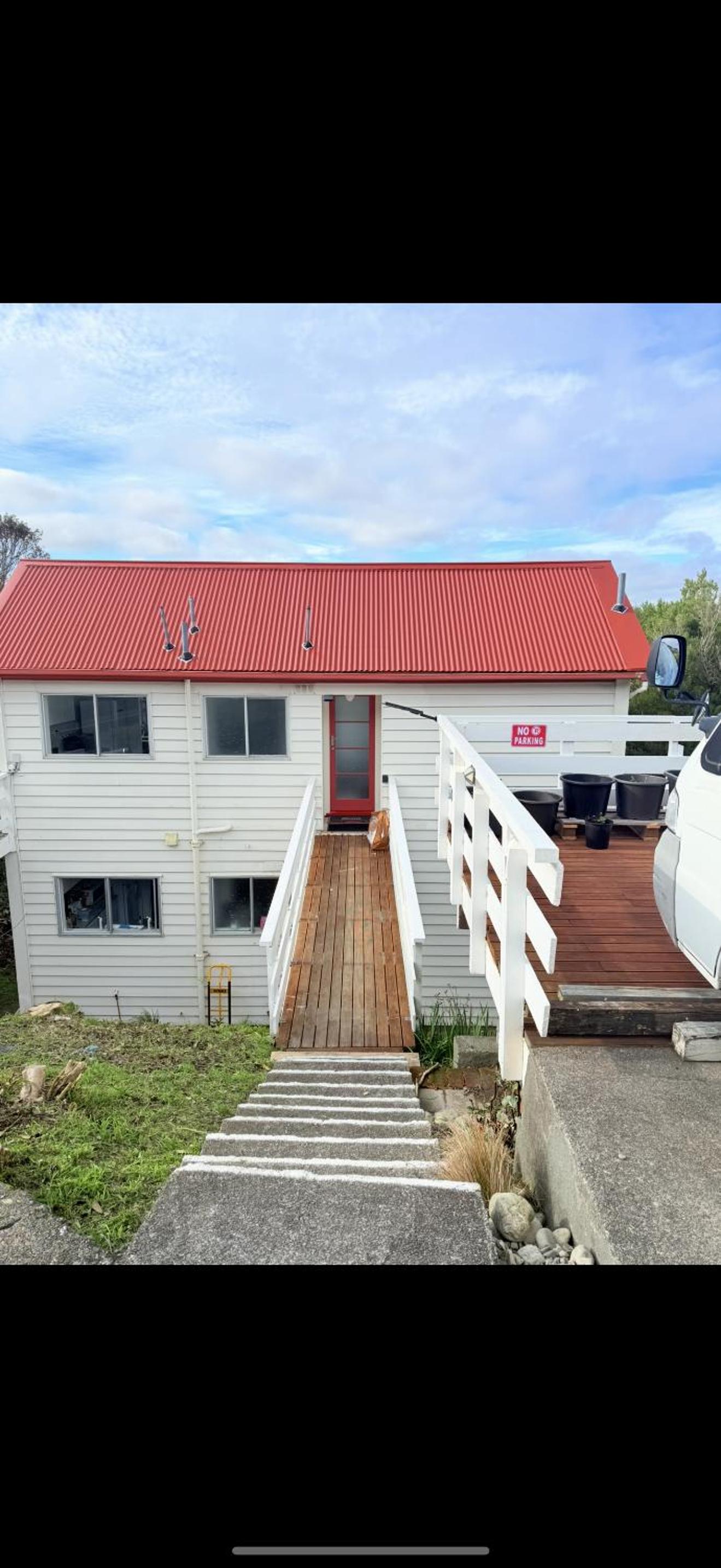 Renovated Entire 2BR Flat, Comfort, Scenic Views, Free Parking & 10 min to Ferry