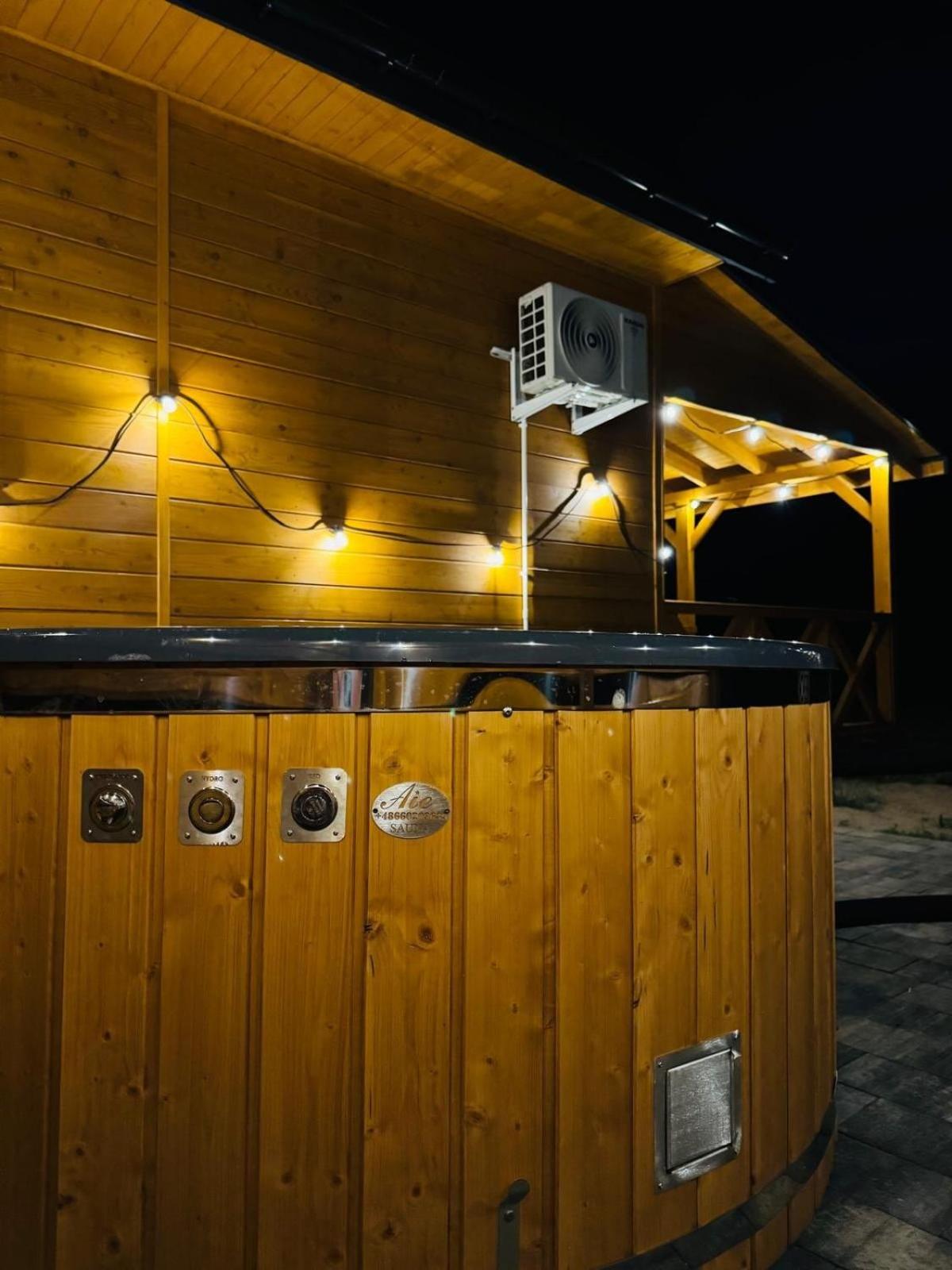 Domek z jacuzzi i kominkiem - cisza, natura, relaks