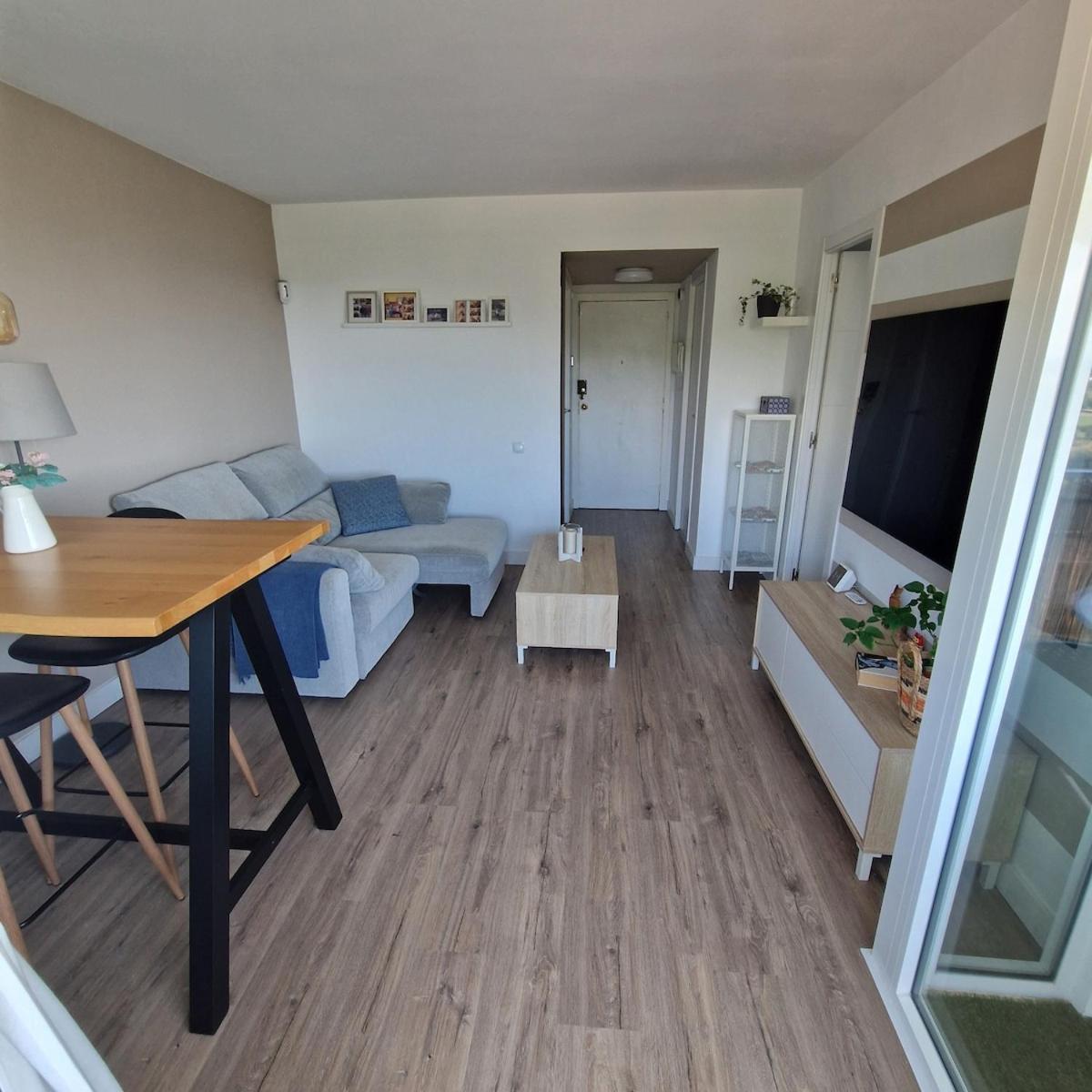 Apartamento con vistas al mar y montaña - Piscina
