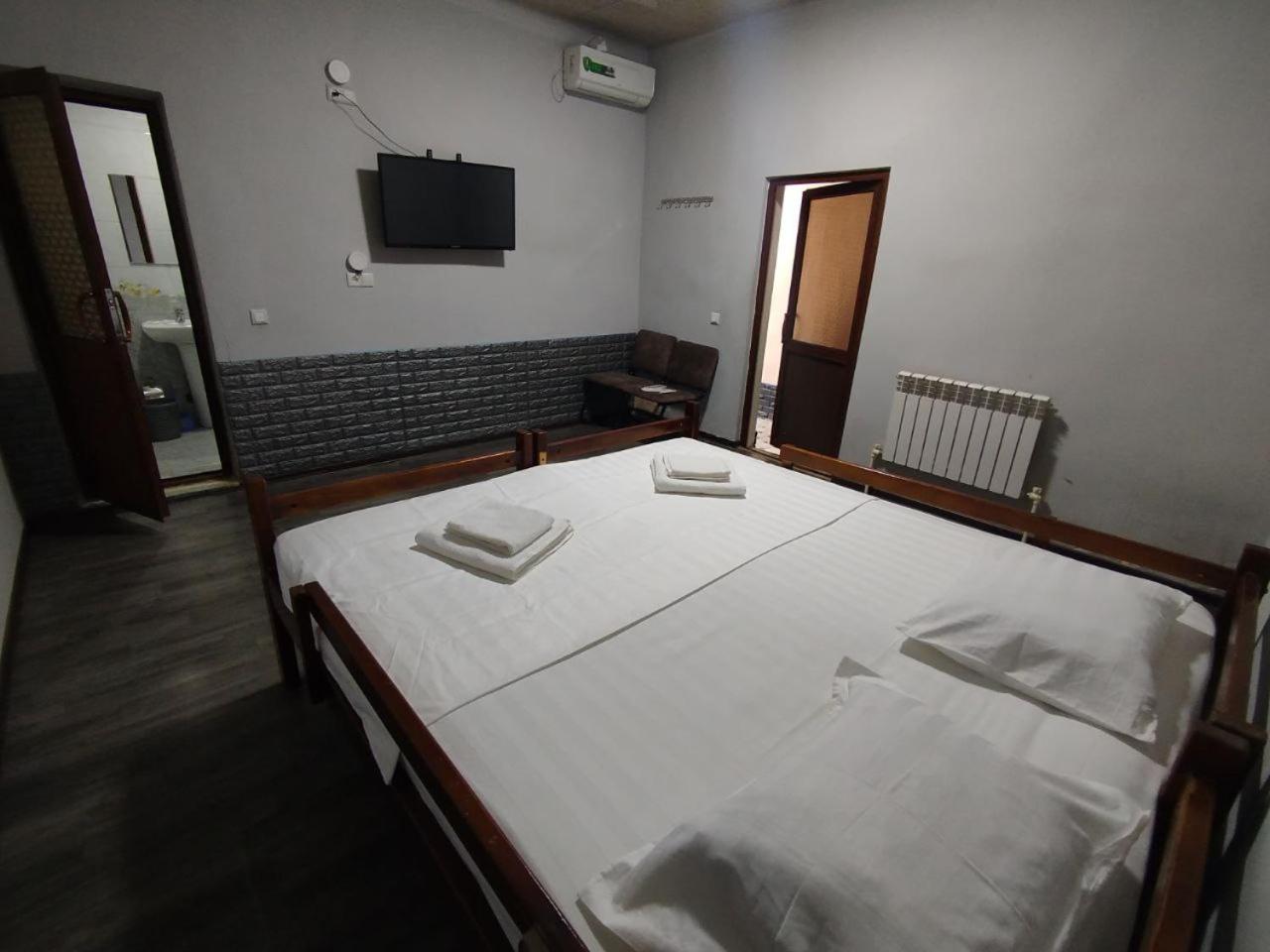 Caravan Hostel Near Airport