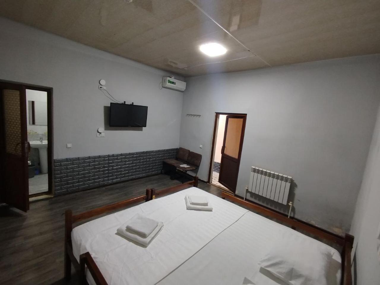 Caravan Hostel Near Airport