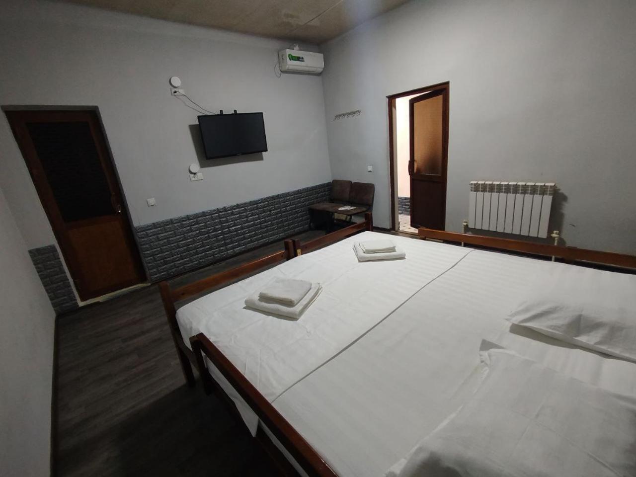 Caravan Hostel Near Airport