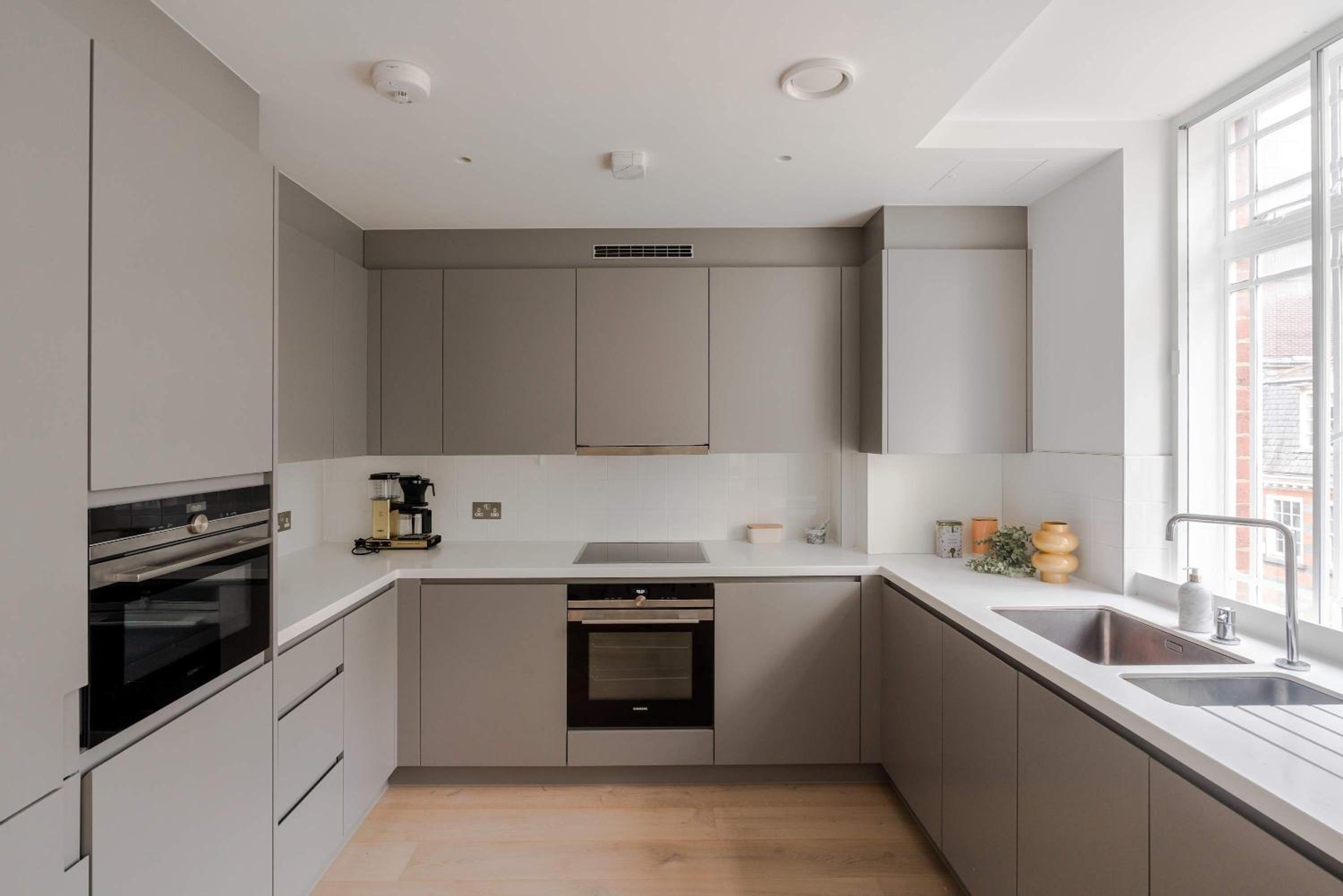 Grand Marylebone 3-Bed Penthouse with Balcony