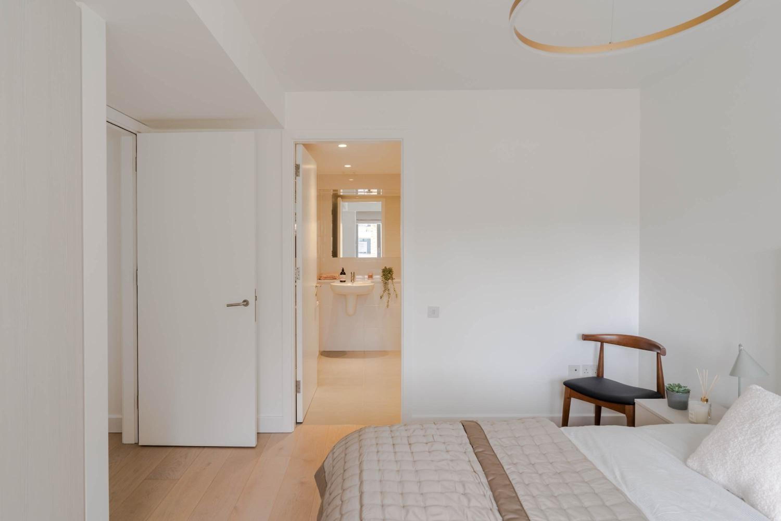 Grand Marylebone 3-Bed Penthouse with Balcony