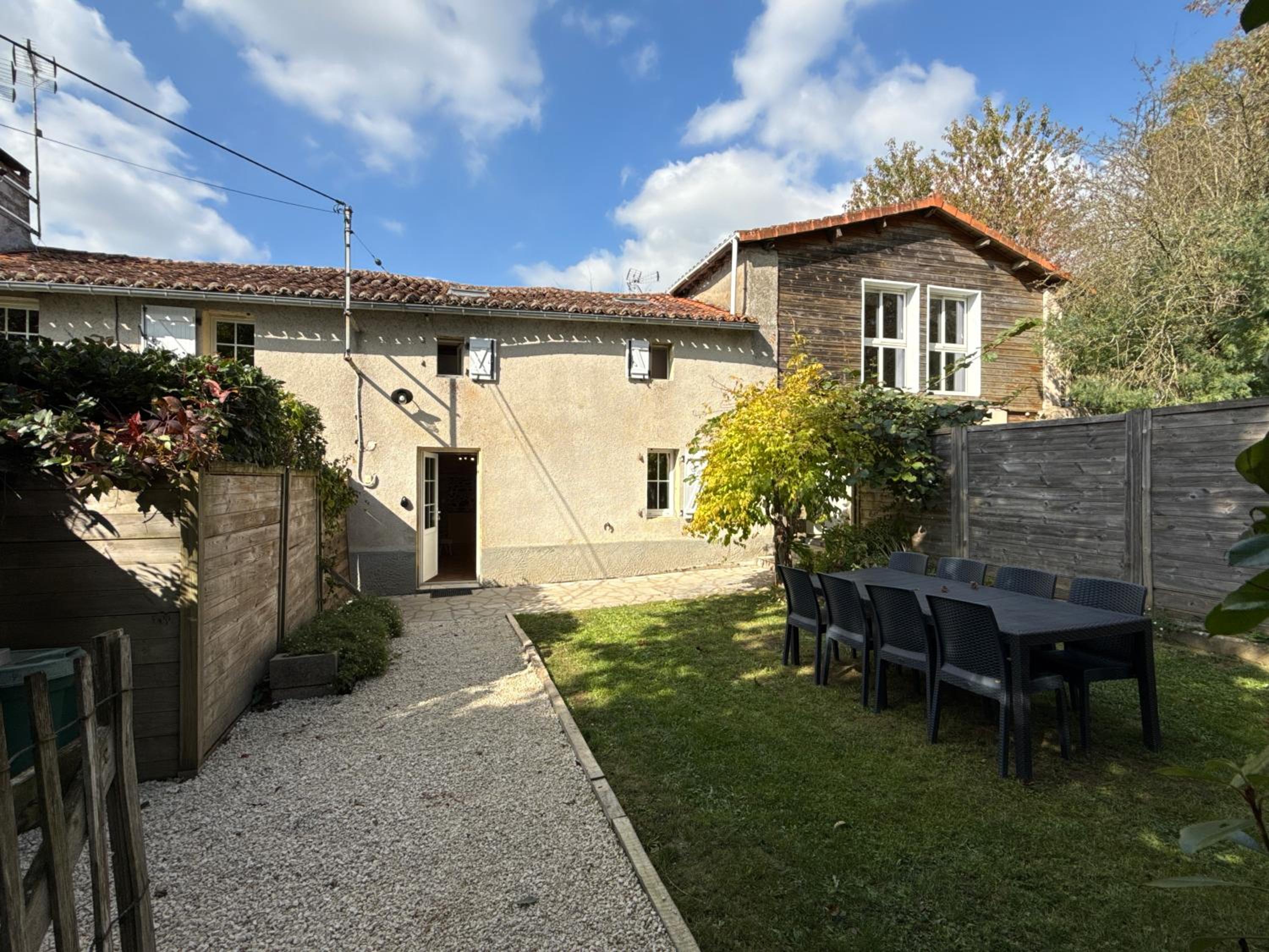 Gite du milieu - 8 personnes en pleine campagne et rivière By Primo