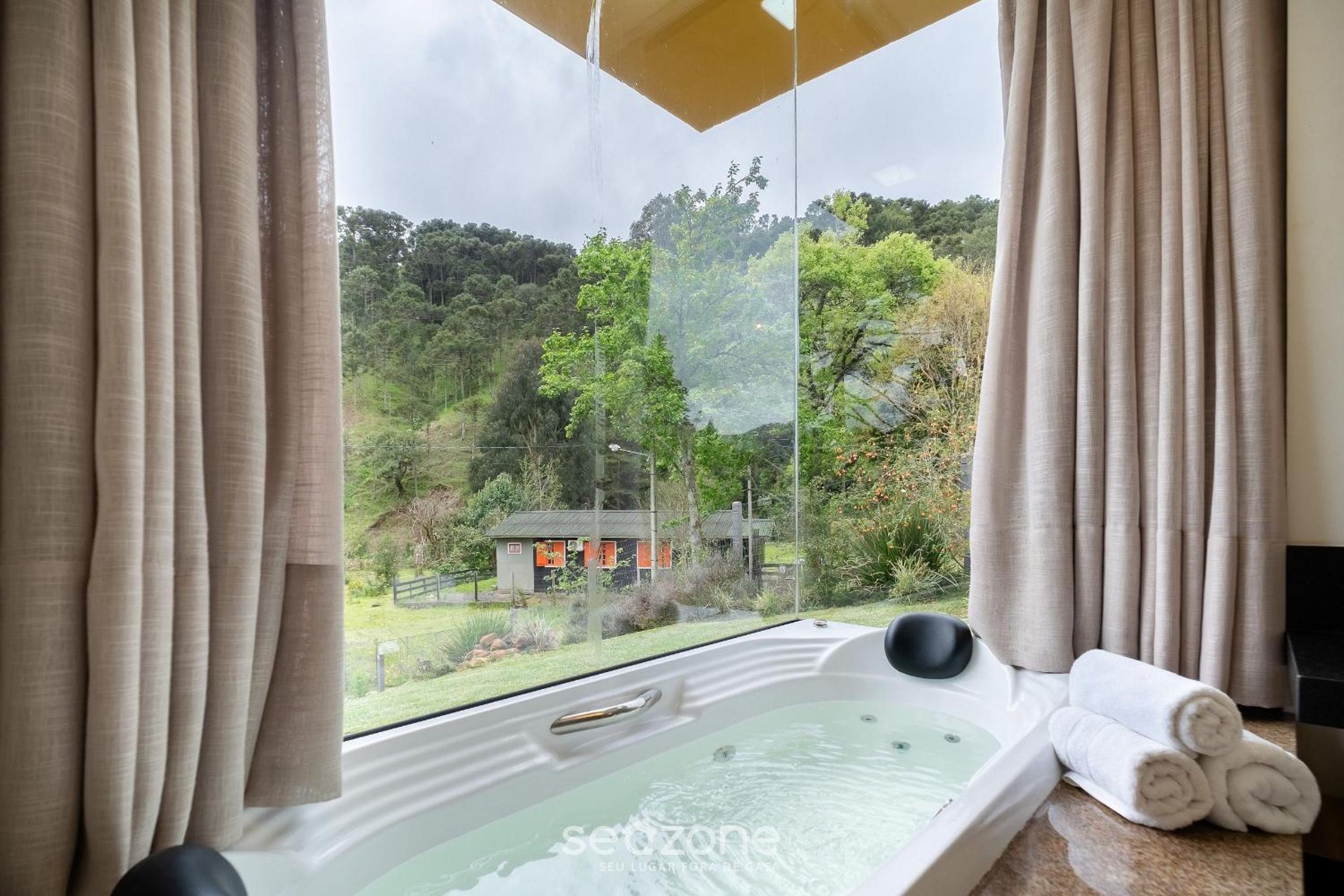 House w/ fireplace and bathtub in Urubici CLA0000