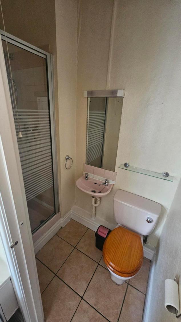 Park Road Guest House - Room To Rent On Park Road in Blackpool FY1 4ET