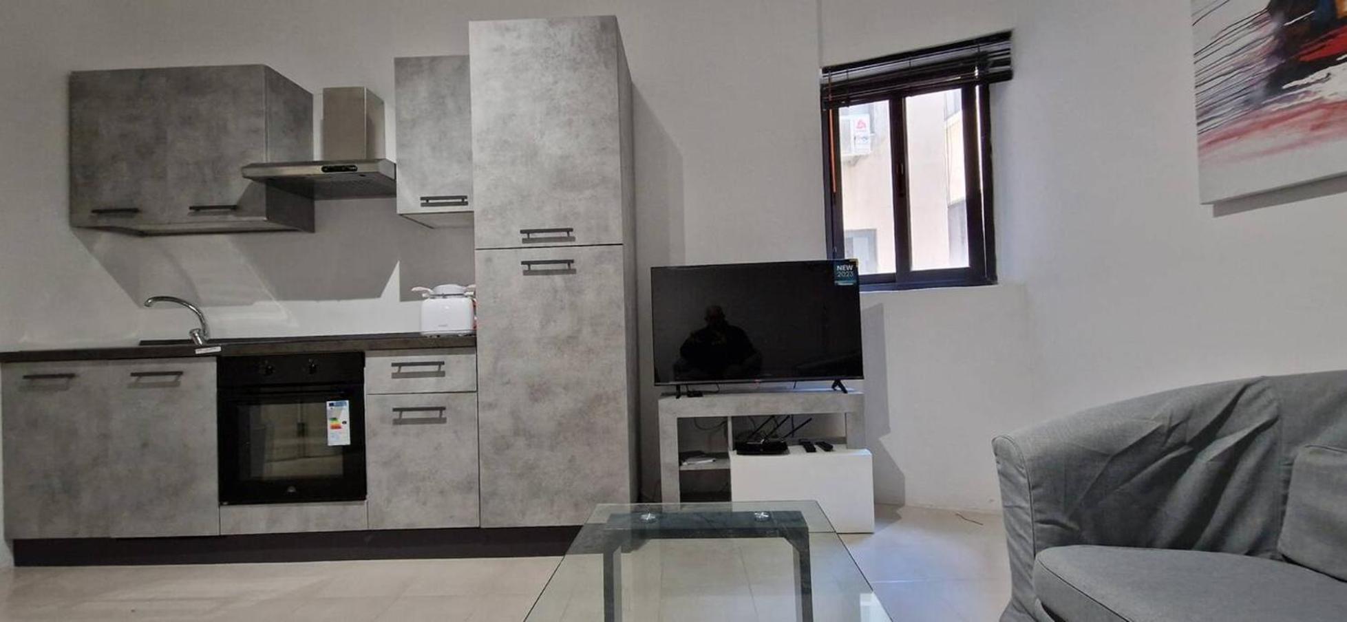 Compact, Convenient 1BR Flat