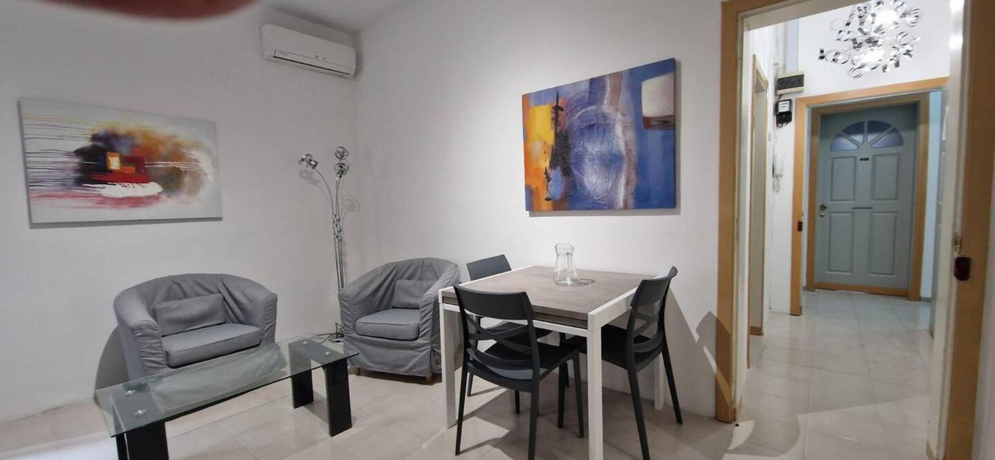 Compact, Convenient 1BR Flat