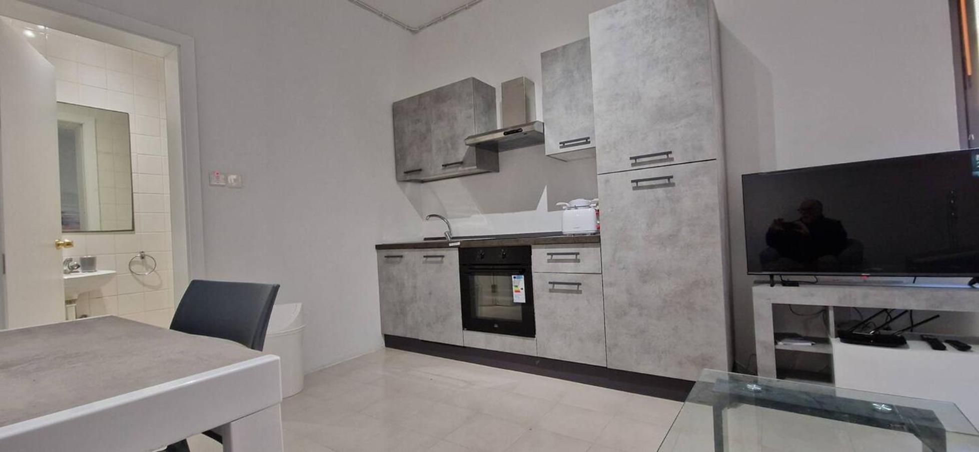 Compact, Convenient 1BR Flat