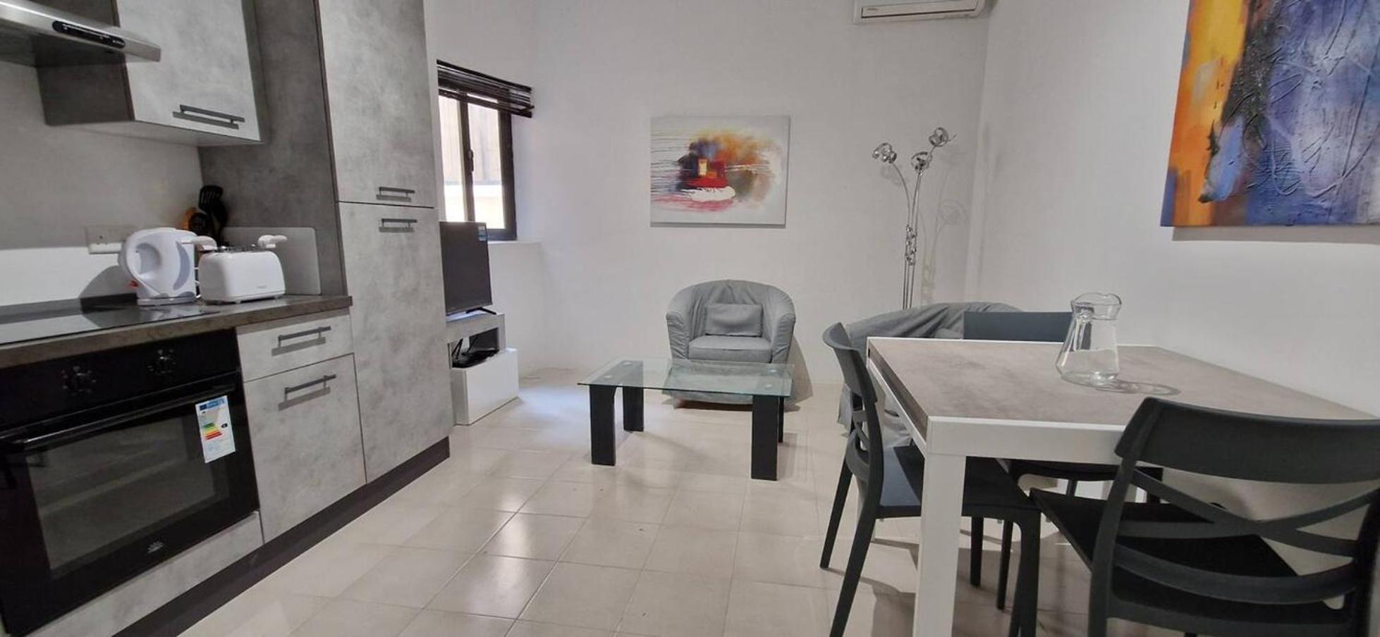 Compact, Convenient 1BR Flat