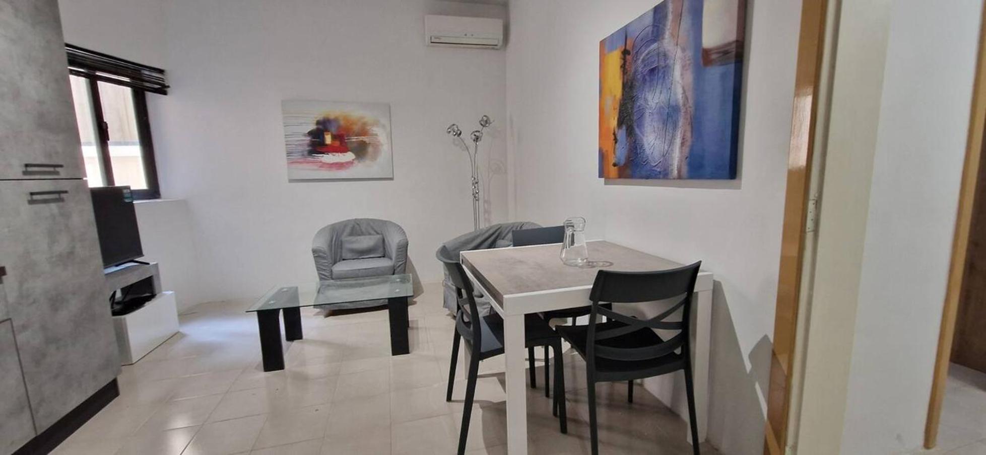 Compact, Convenient 1BR Flat