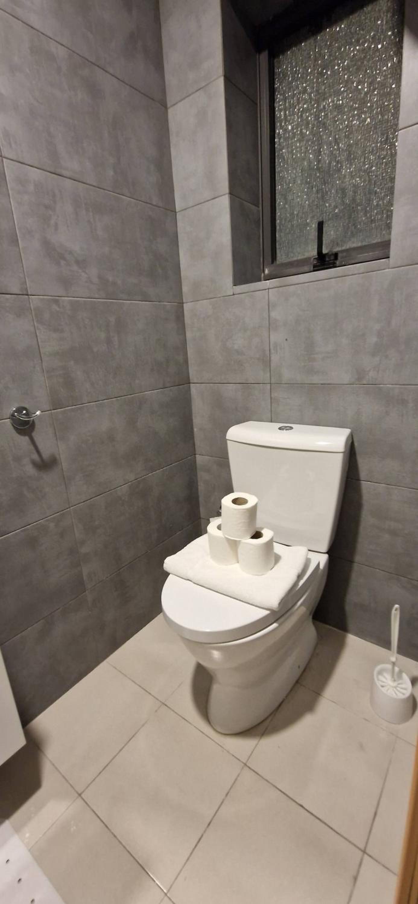 Compact, Convenient 1BR Flat