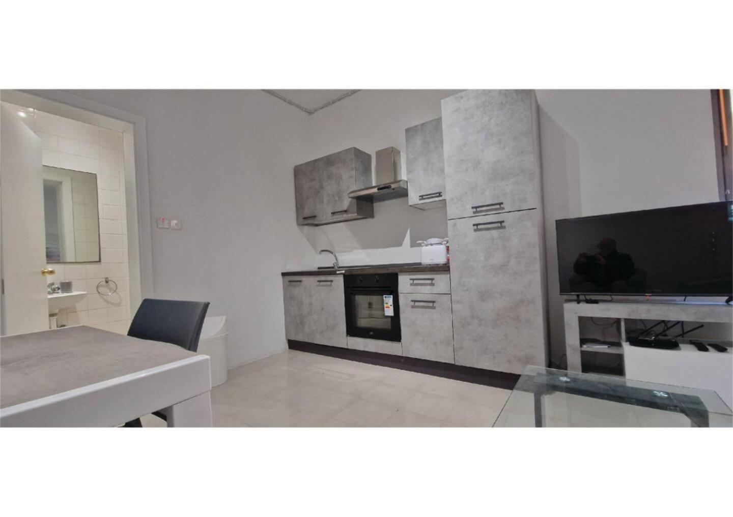 Compact, Convenient 1BR Flat