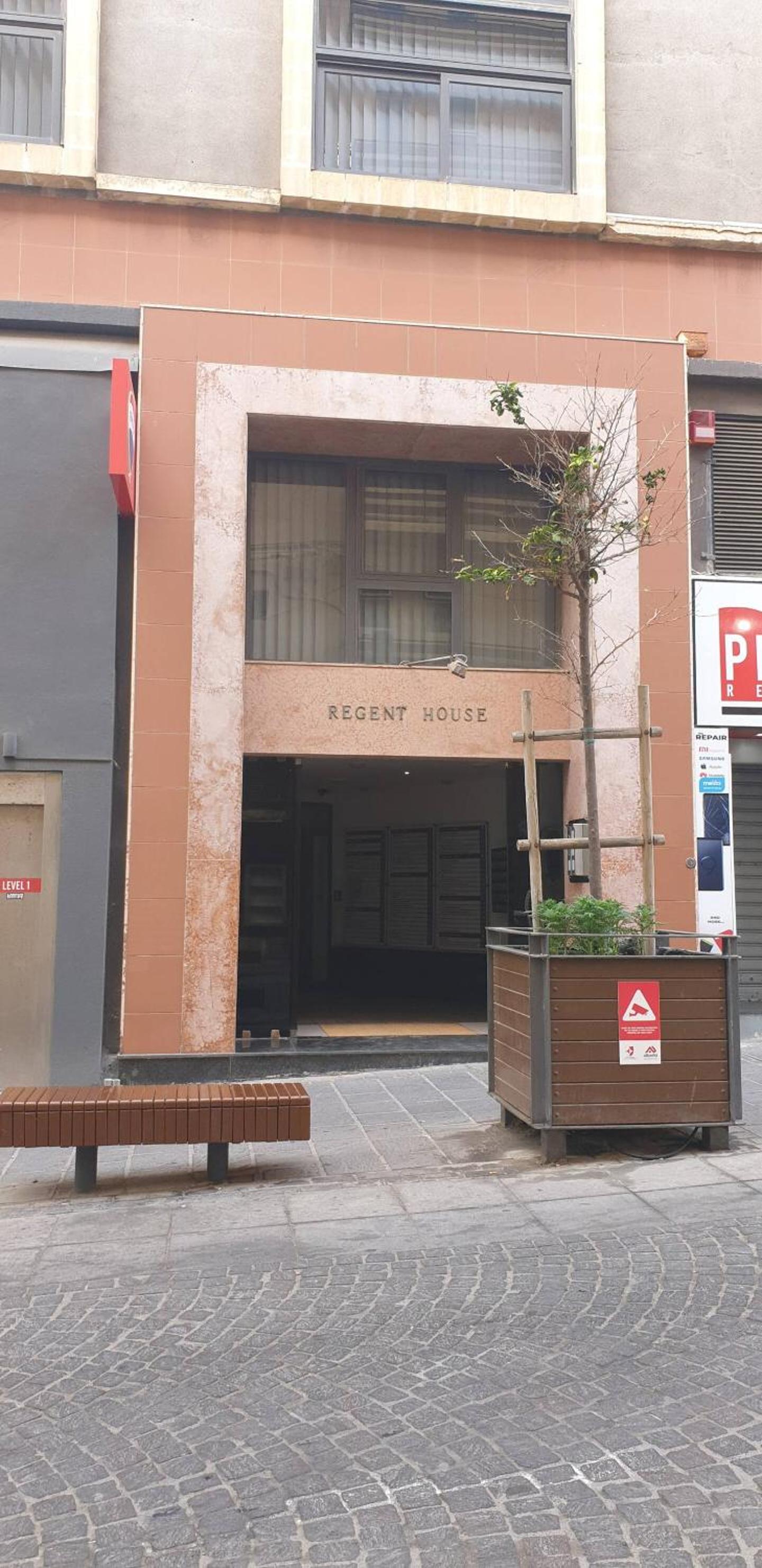 Compact, Convenient 1BR Flat