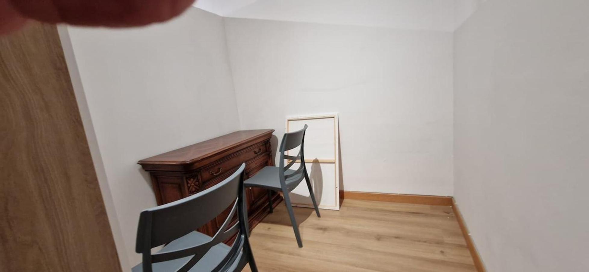 Spacious, Central Apt, sleeps 5