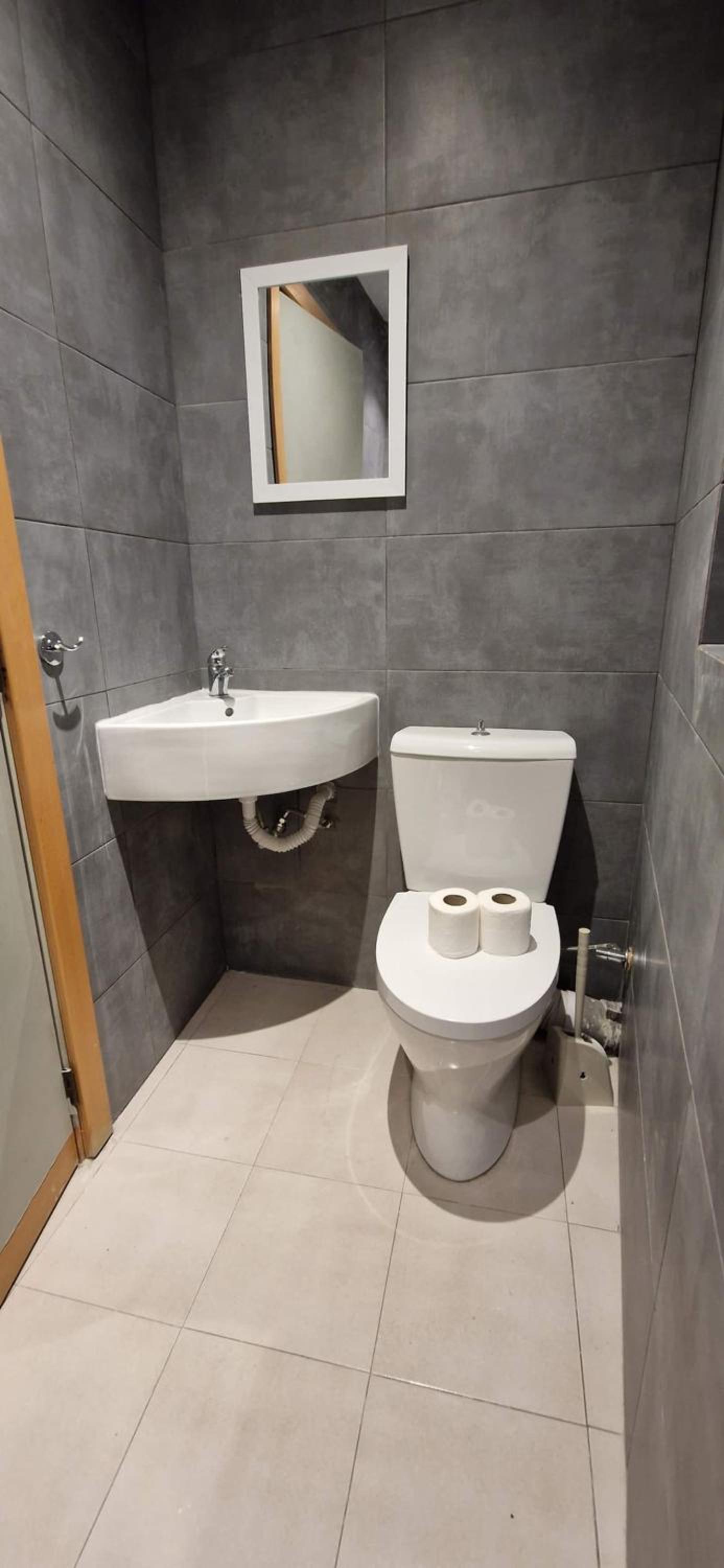 Spacious, Central Apt, sleeps 5 photo 5