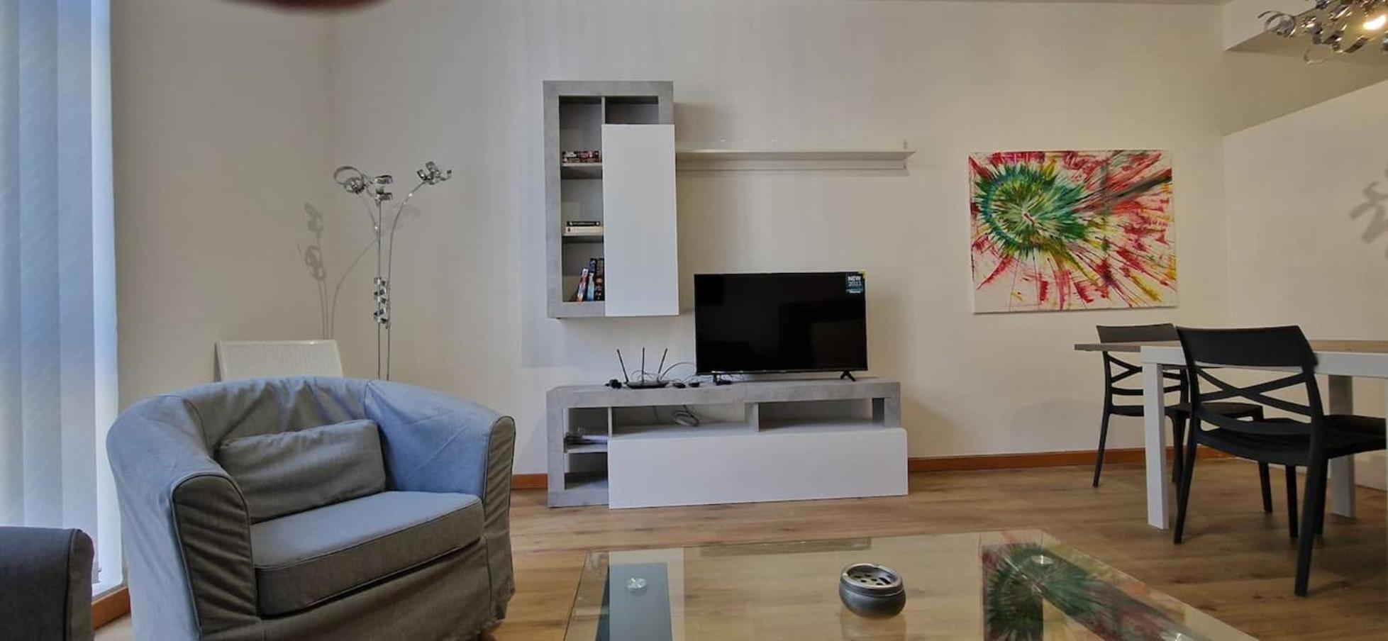 Spacious, Central Apt, sleeps 5