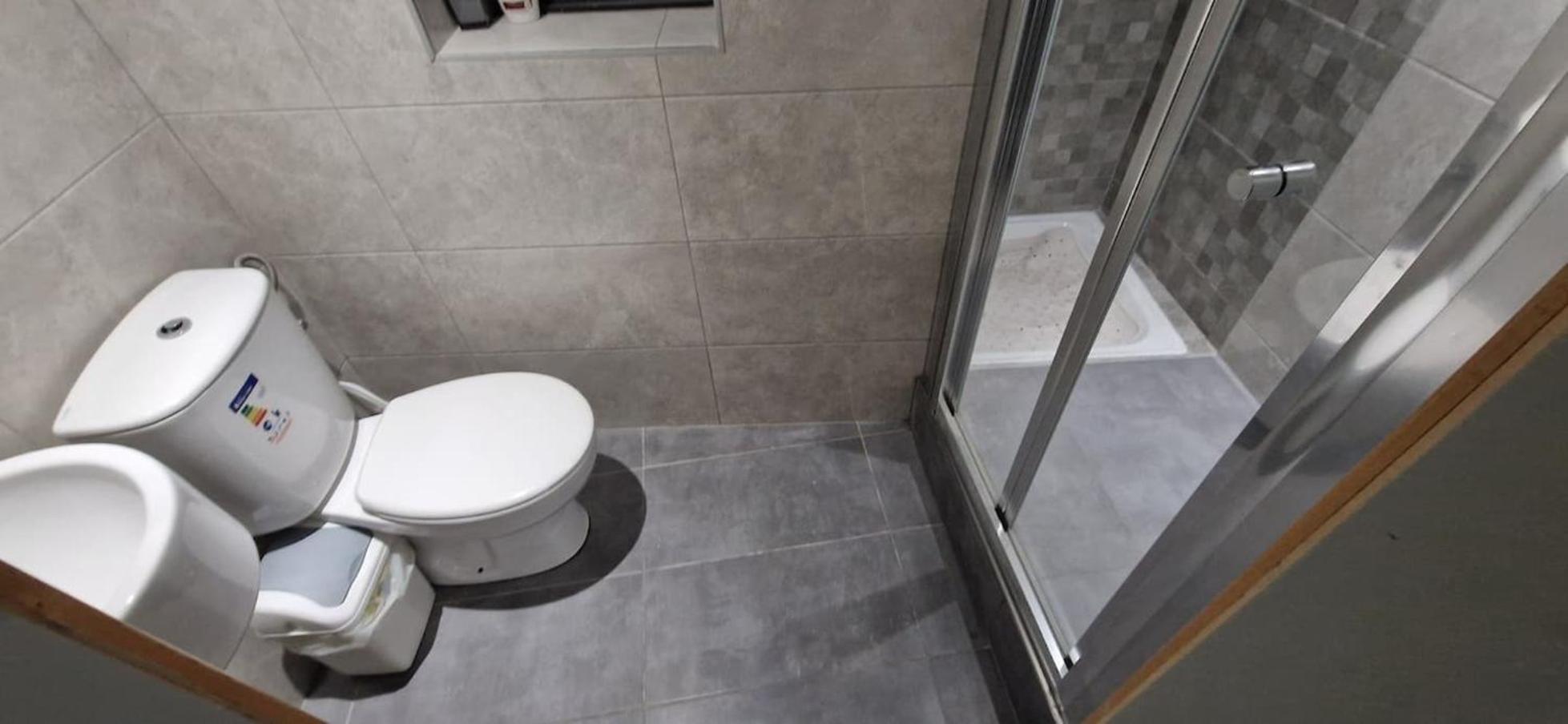 Spacious, Central Apt, sleeps 5