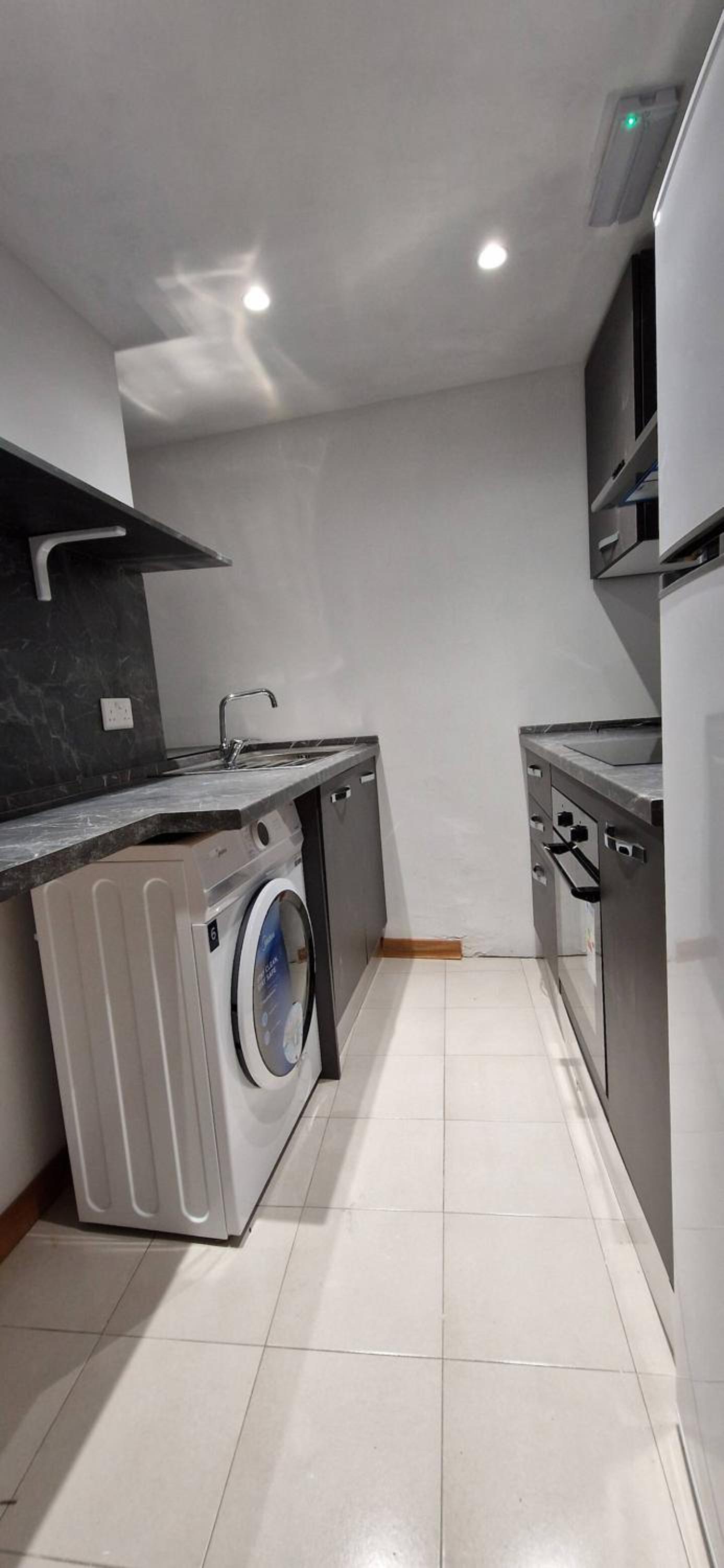 Spacious, Central Apt, sleeps 5
