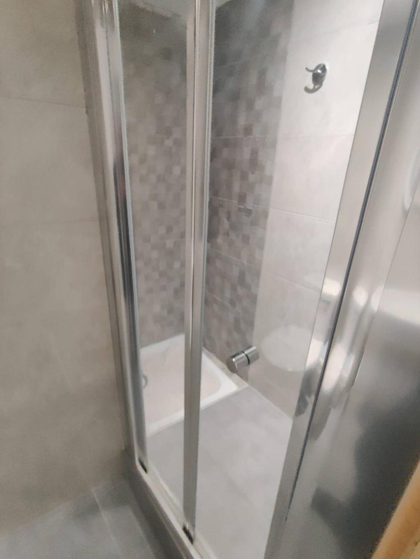 Spacious, Central Apt, sleeps 5