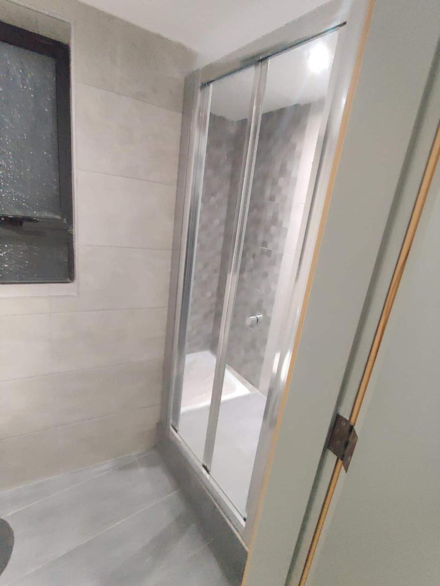 Spacious, Central Apt, sleeps 5