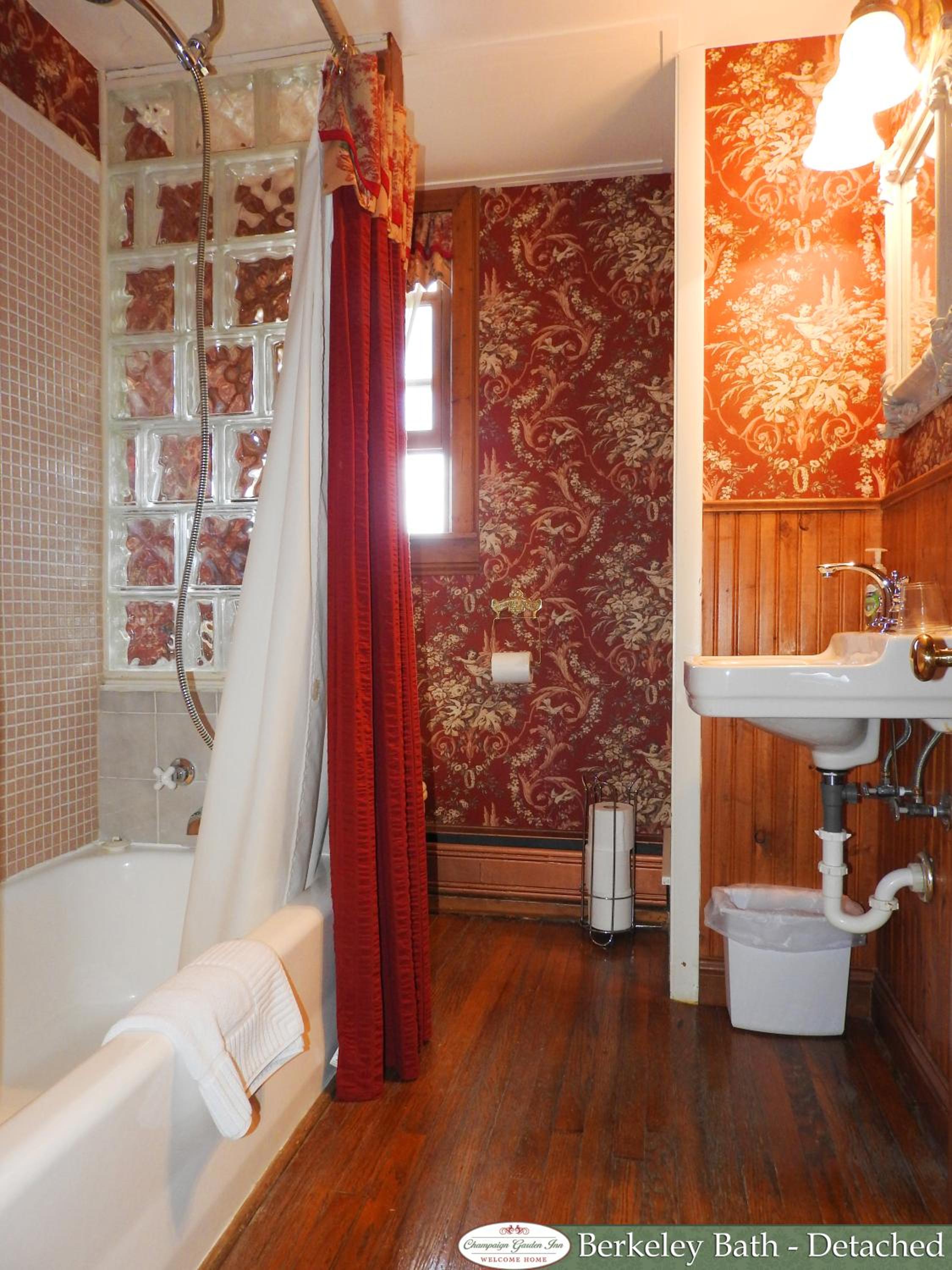 Champaign Garden Inn