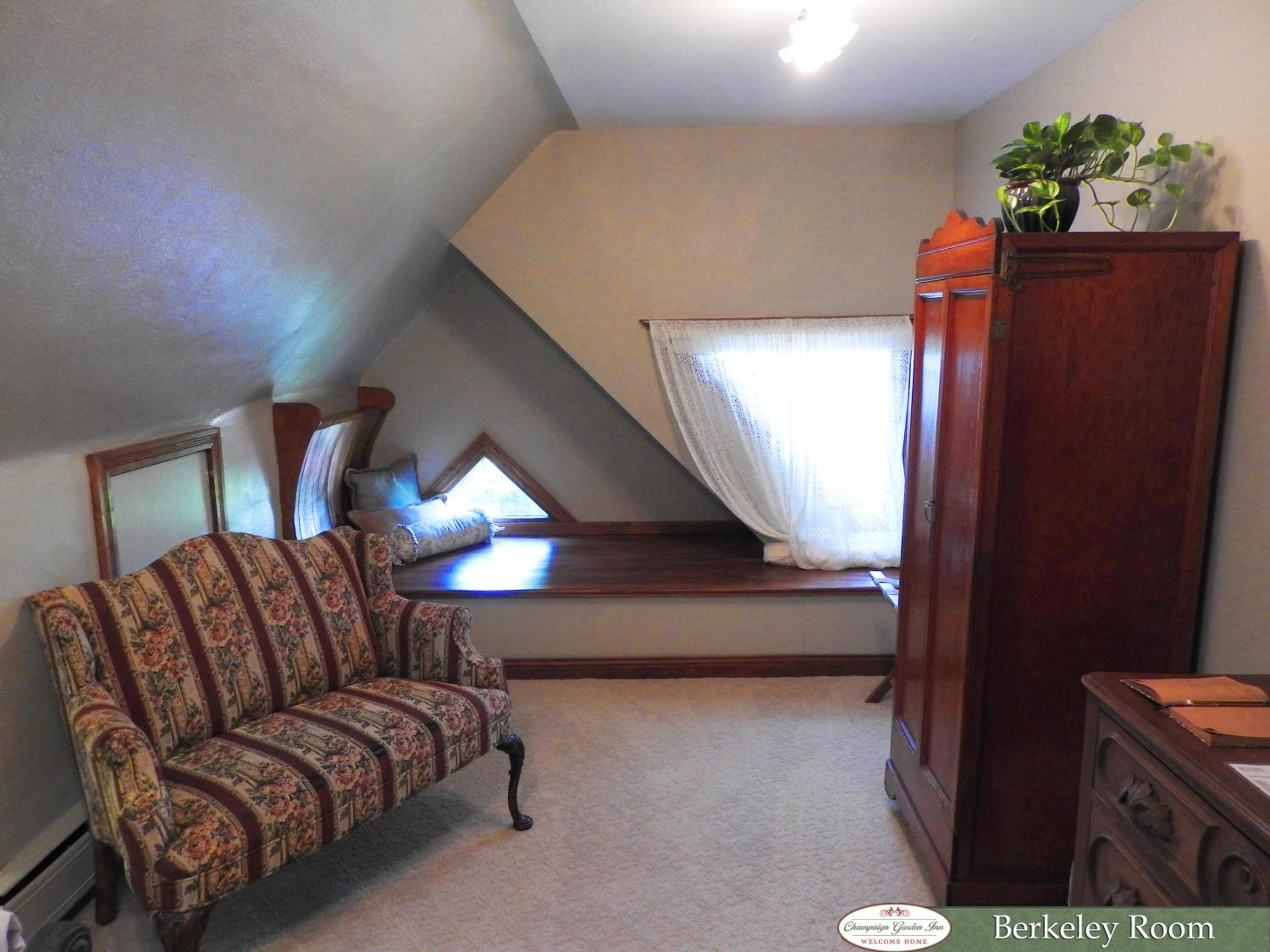 Champaign Garden Inn