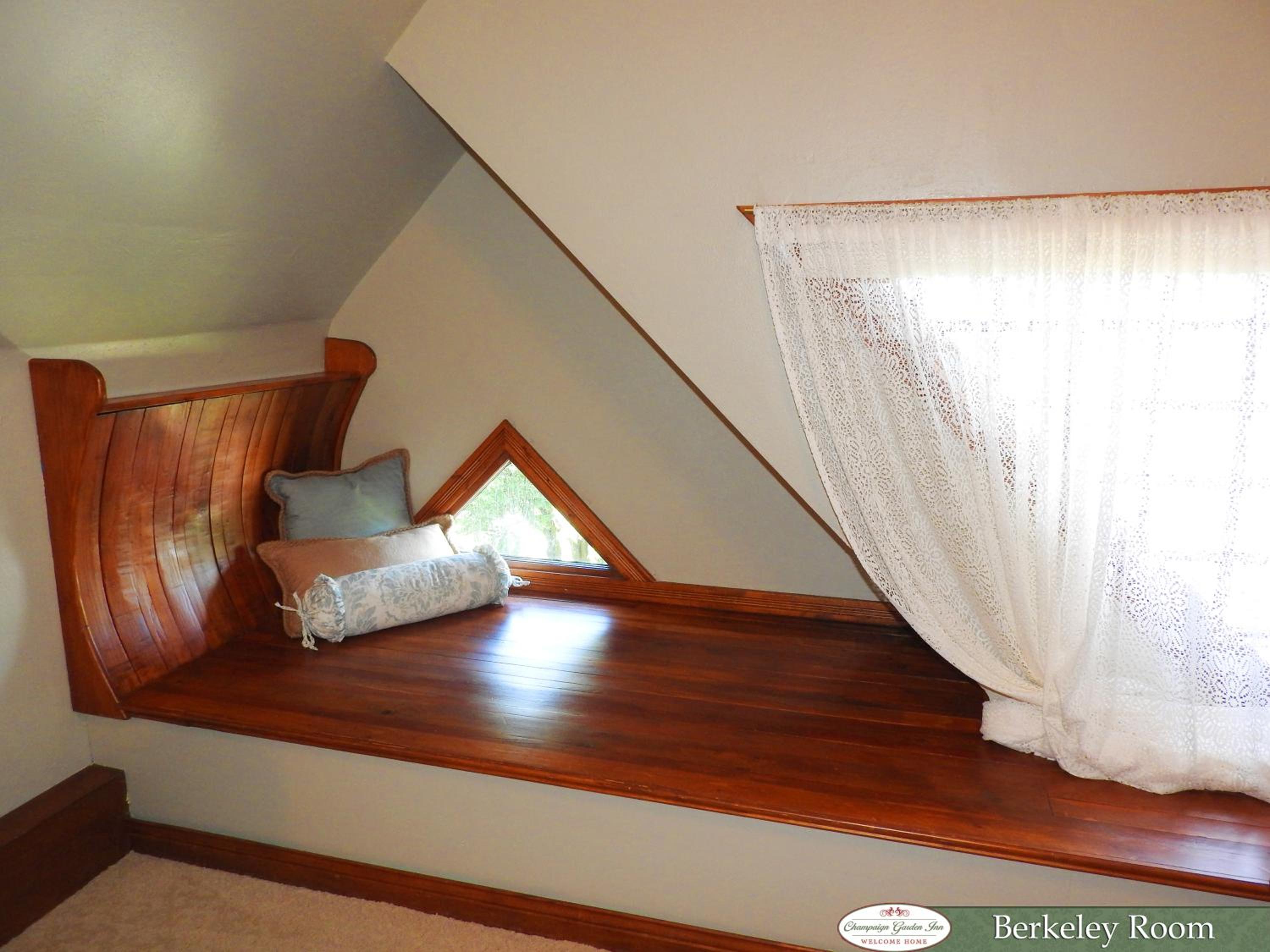 Champaign Garden Inn