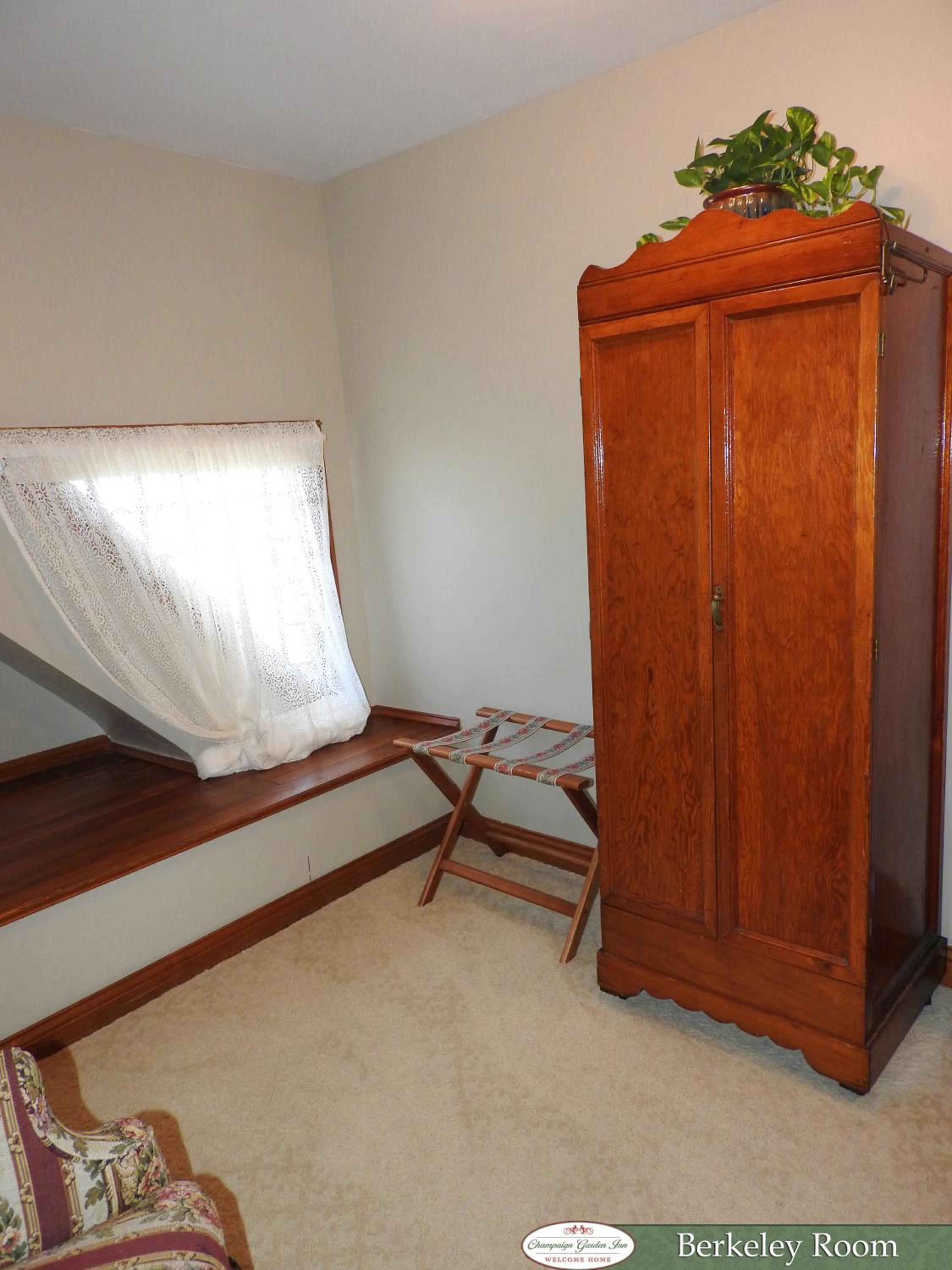 Champaign Garden Inn