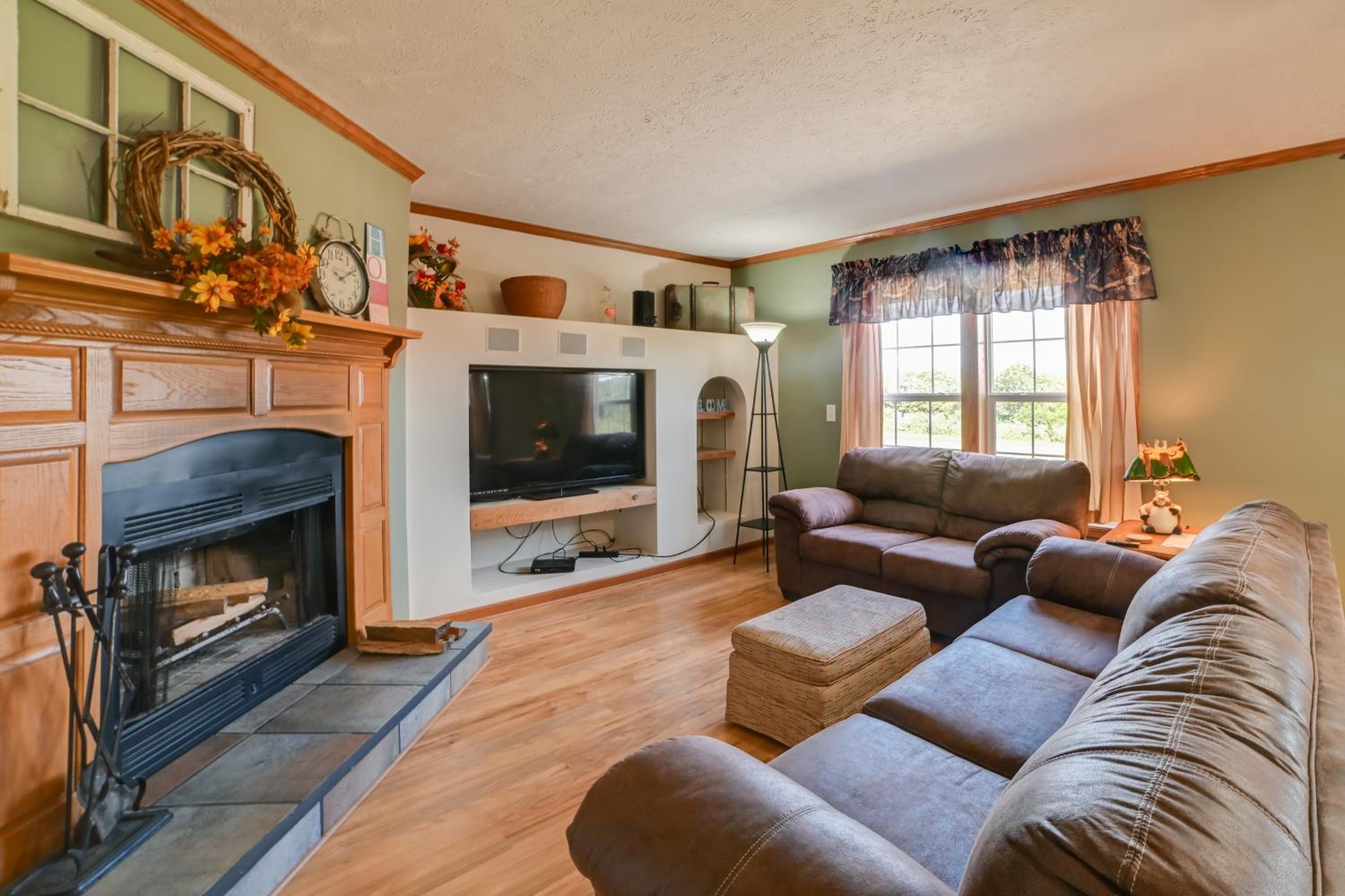 5 Mins to Garden of the Gods Pet friendly house!