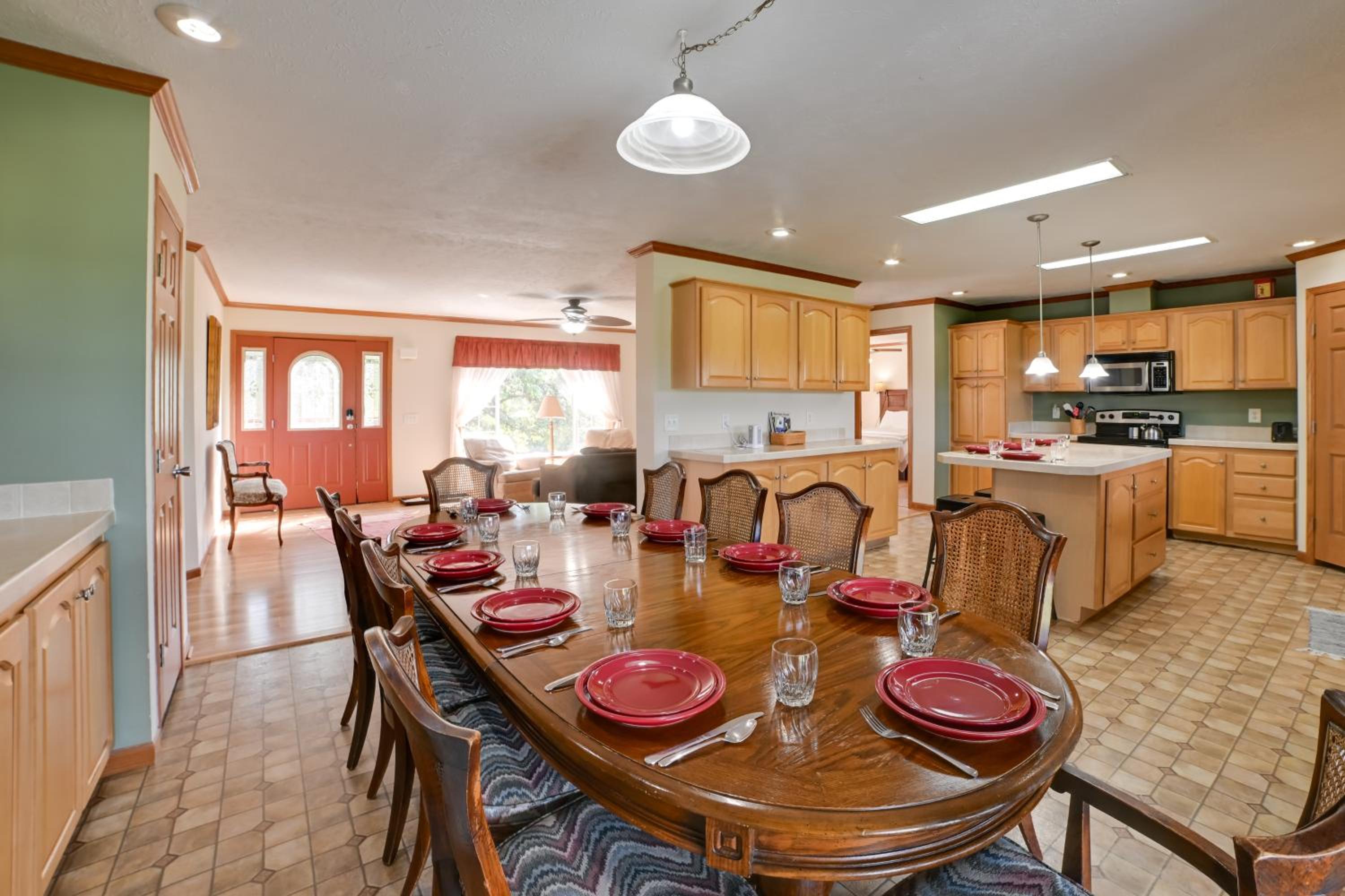 5 Mins to Garden of the Gods Pet friendly house!