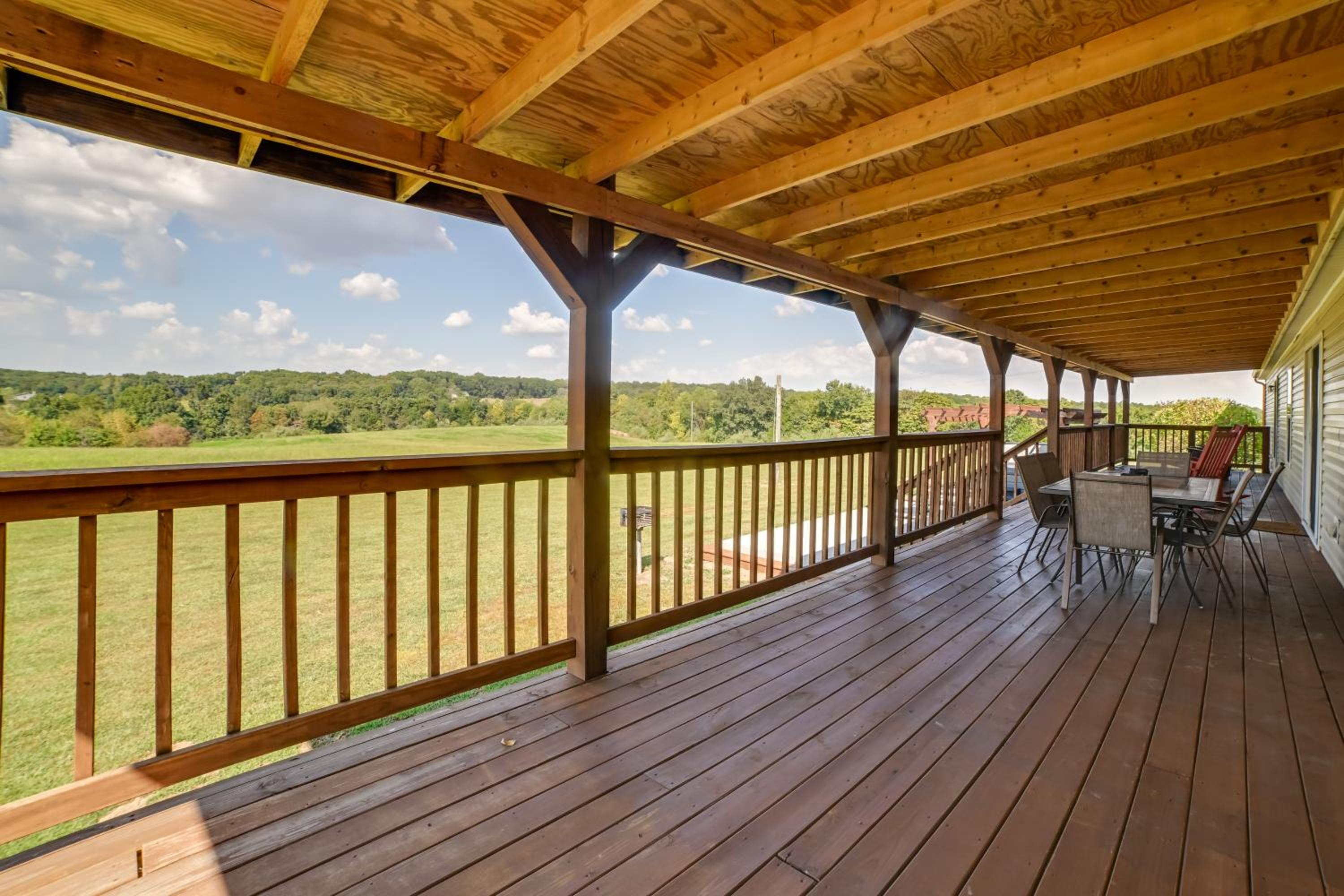 5 Mins to Garden of the Gods Pet friendly house!