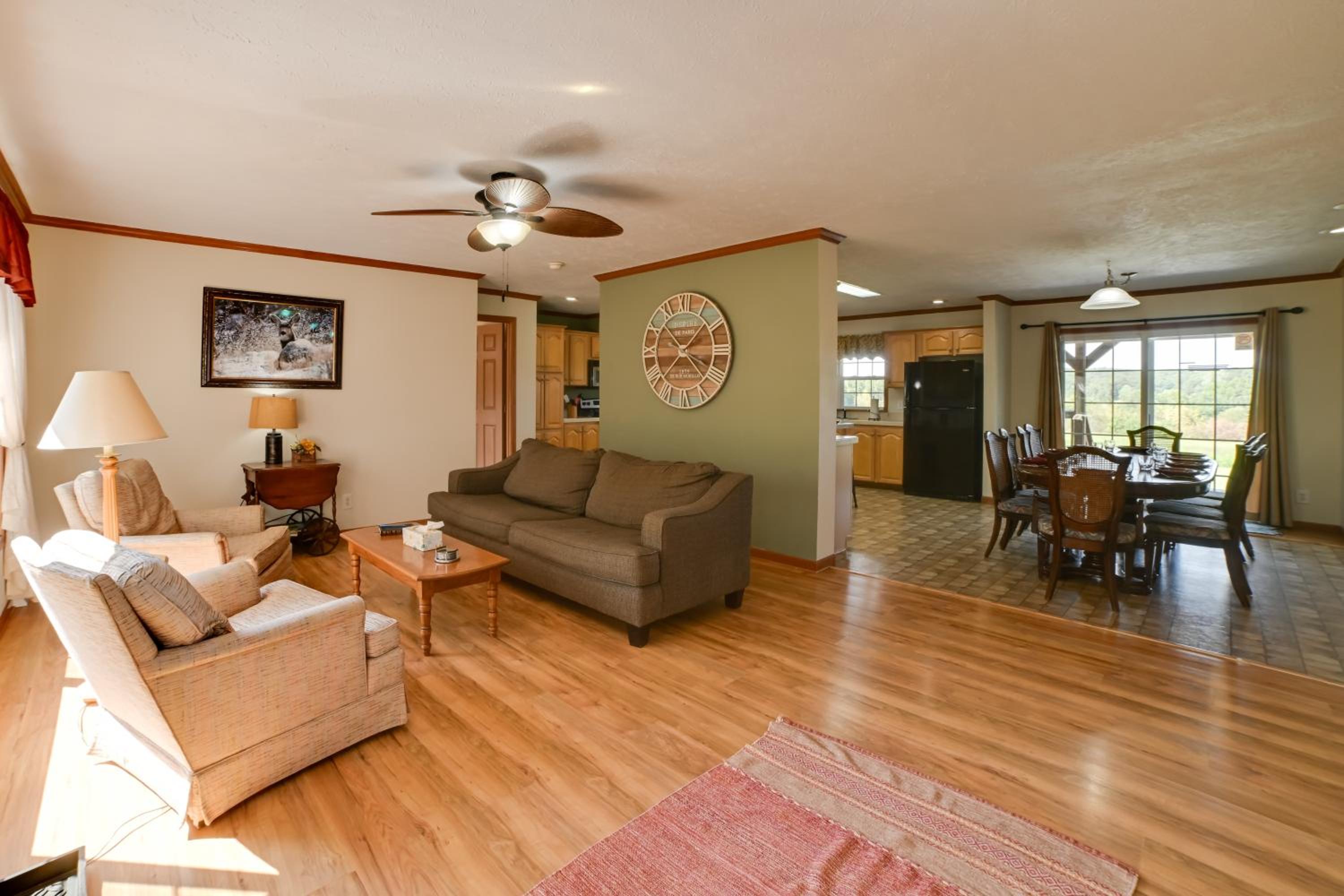 5 Mins to Garden of the Gods Pet friendly house!
