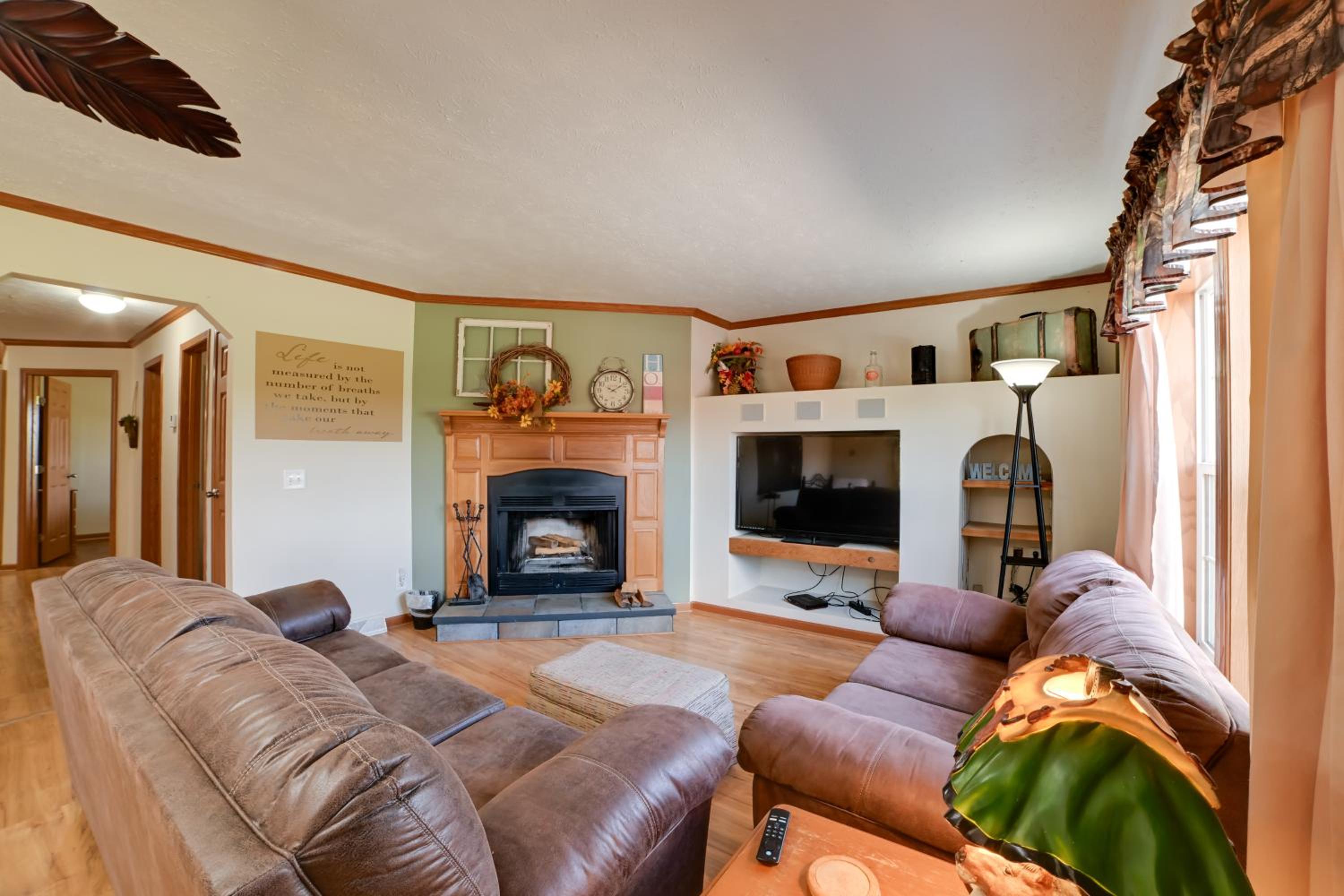 5 Mins to Garden of the Gods Pet friendly house!