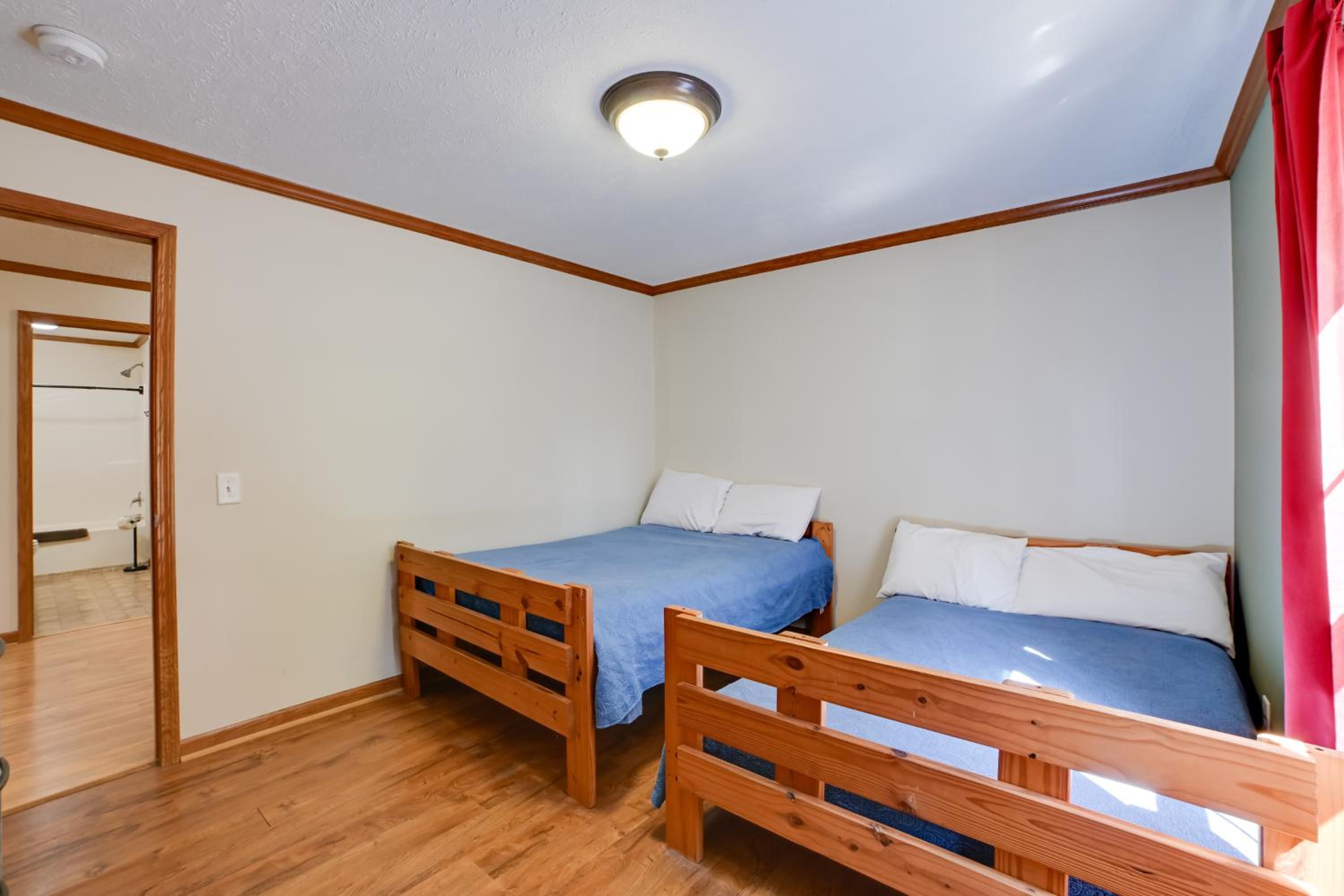 5 Mins to Garden of the Gods Pet friendly house!