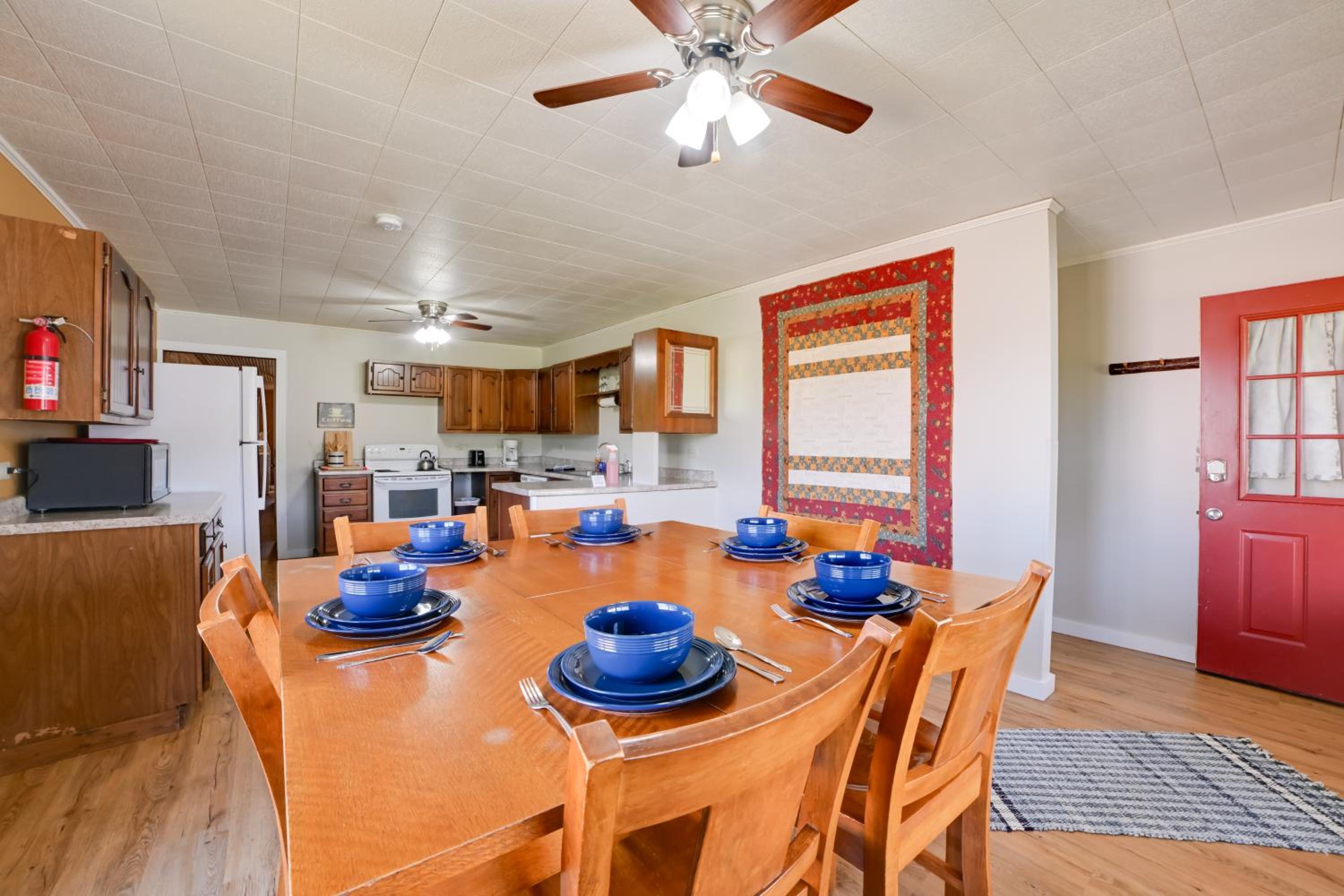 Pet Friendly House 5 Mins to Garden of the Gods